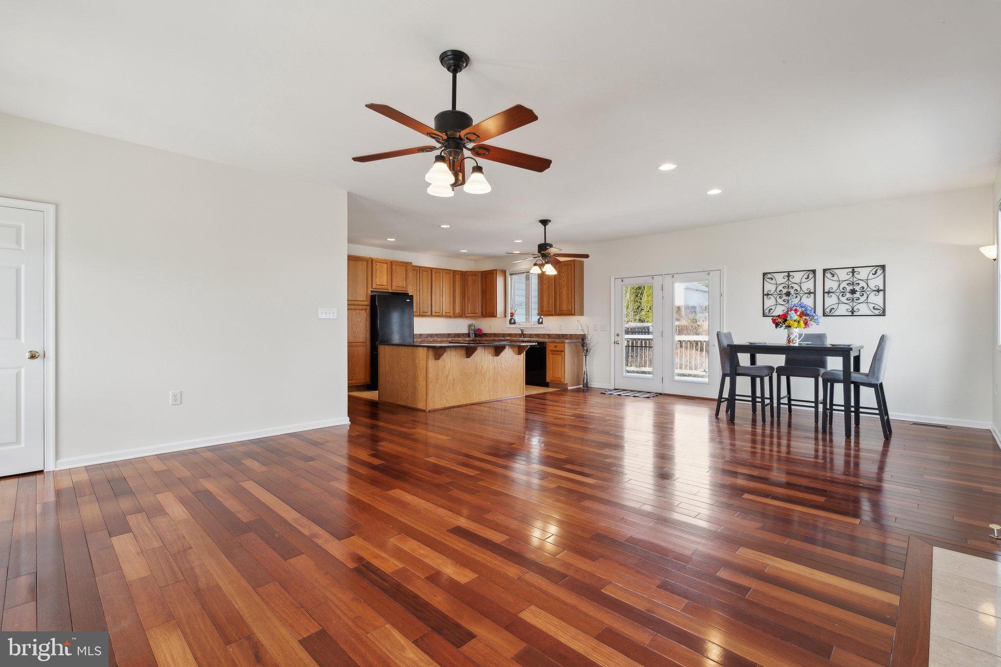 CLAYMONT CHASE - Residential