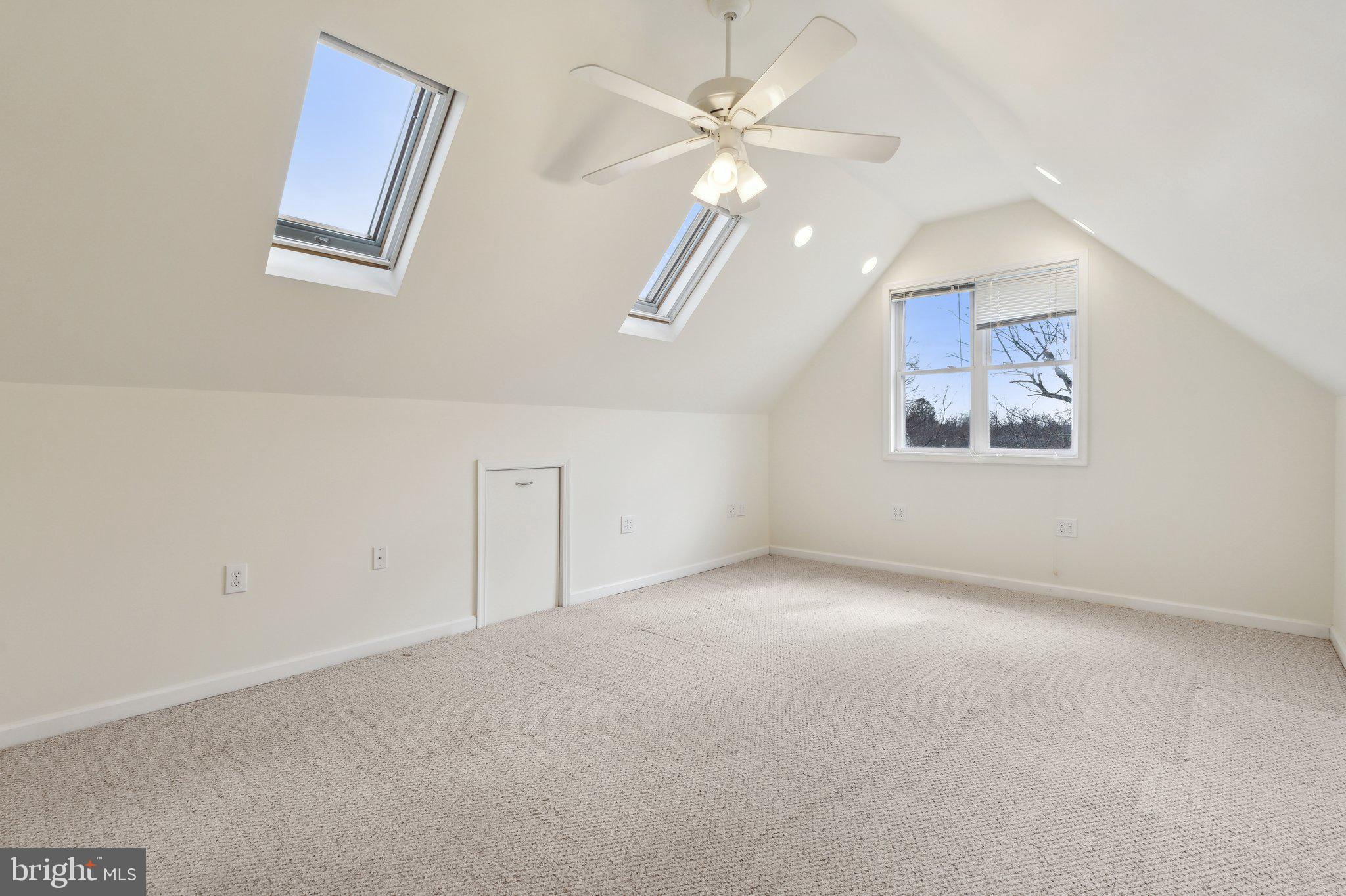 CLAYMONT CHASE - Residential