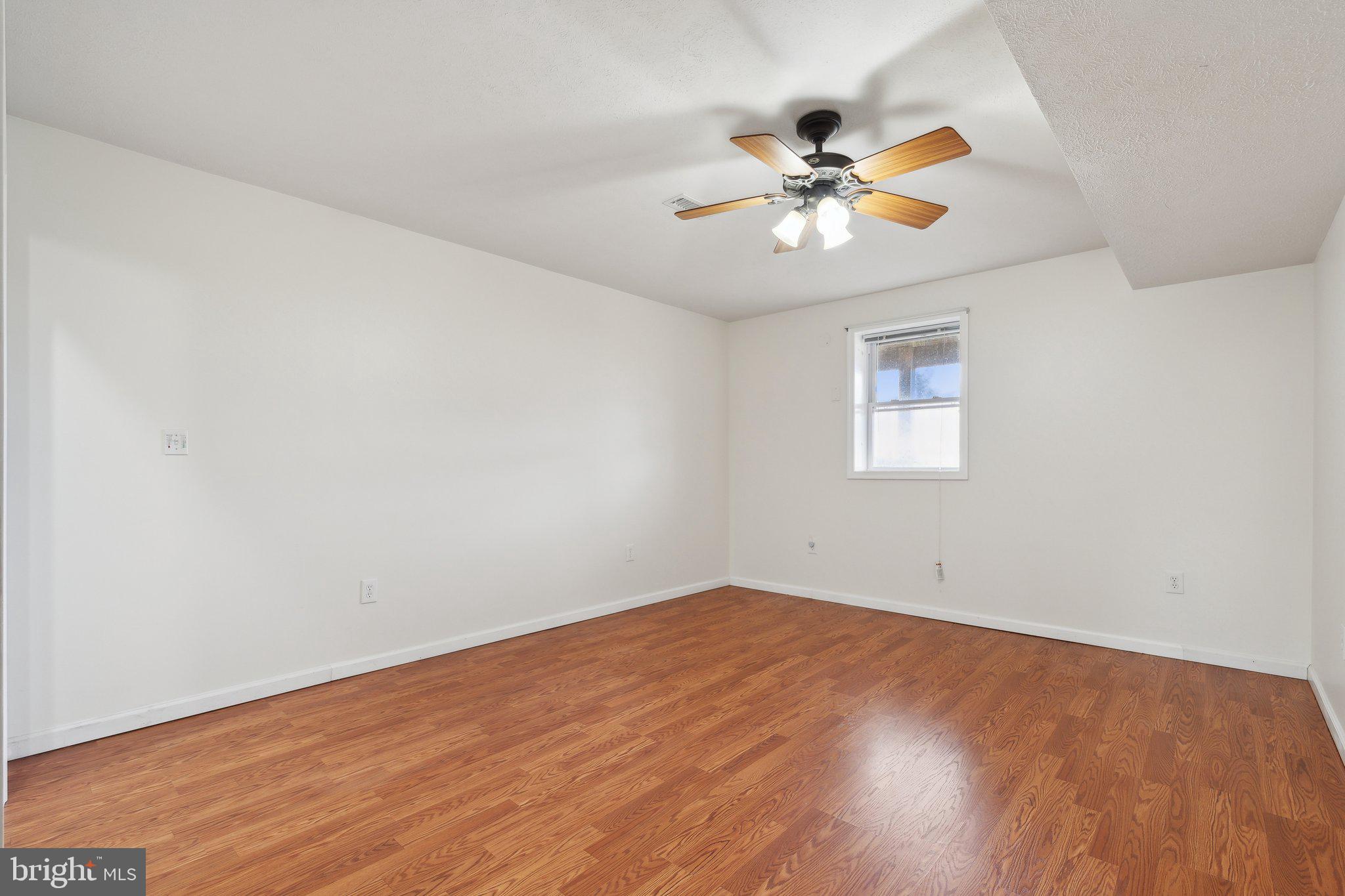 CLAYMONT CHASE - Residential