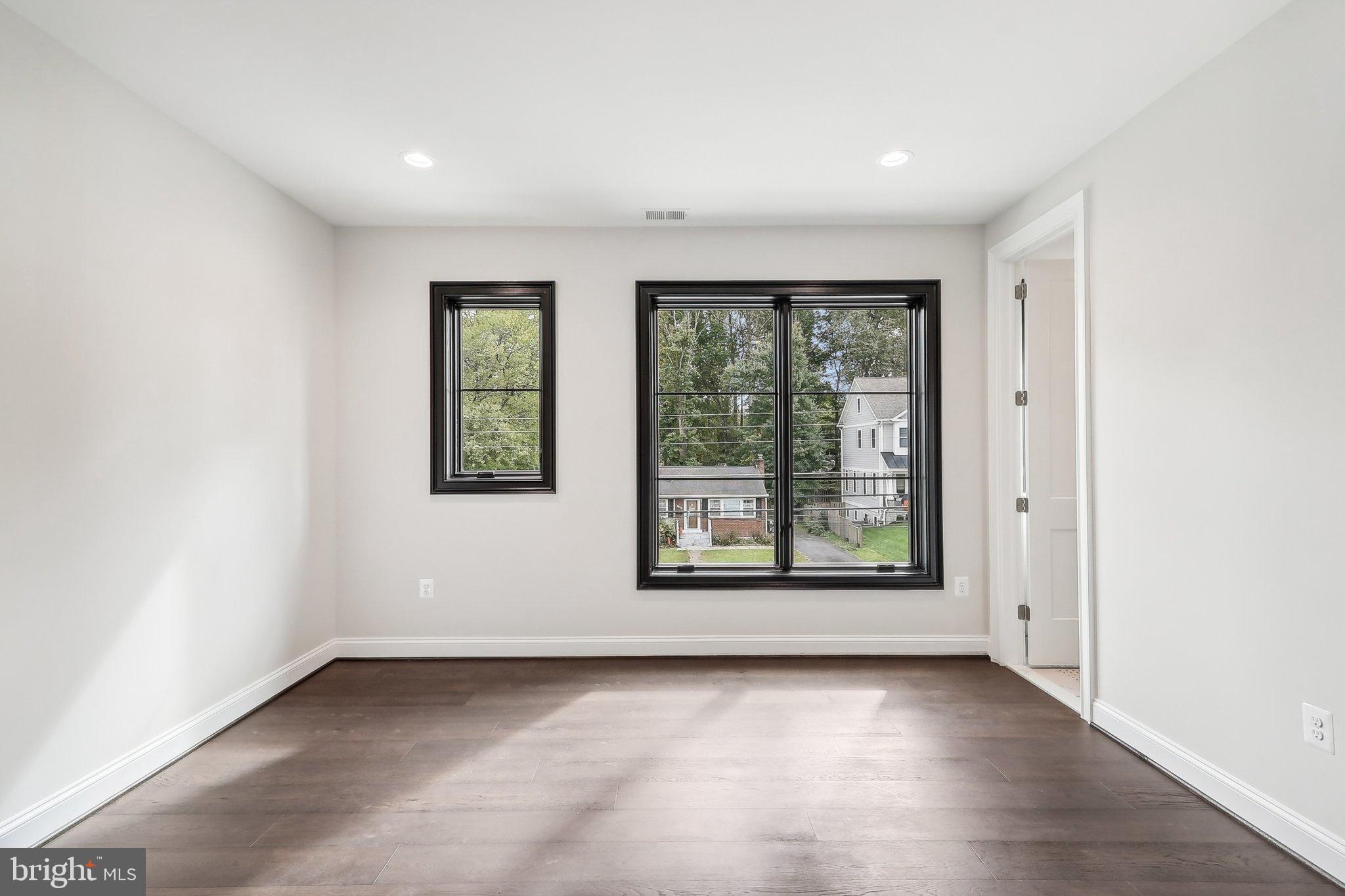 VIENNA WOODS - Residential