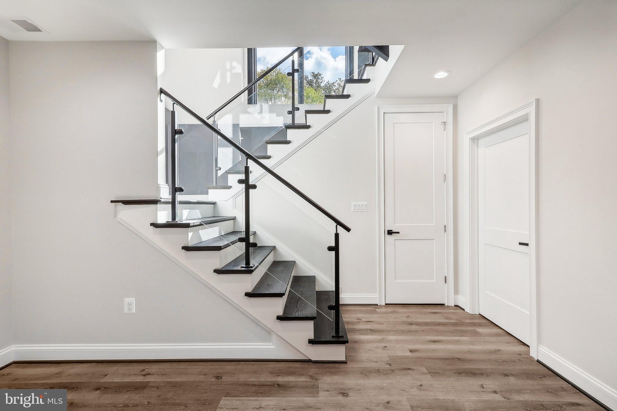 VIENNA WOODS - Residential