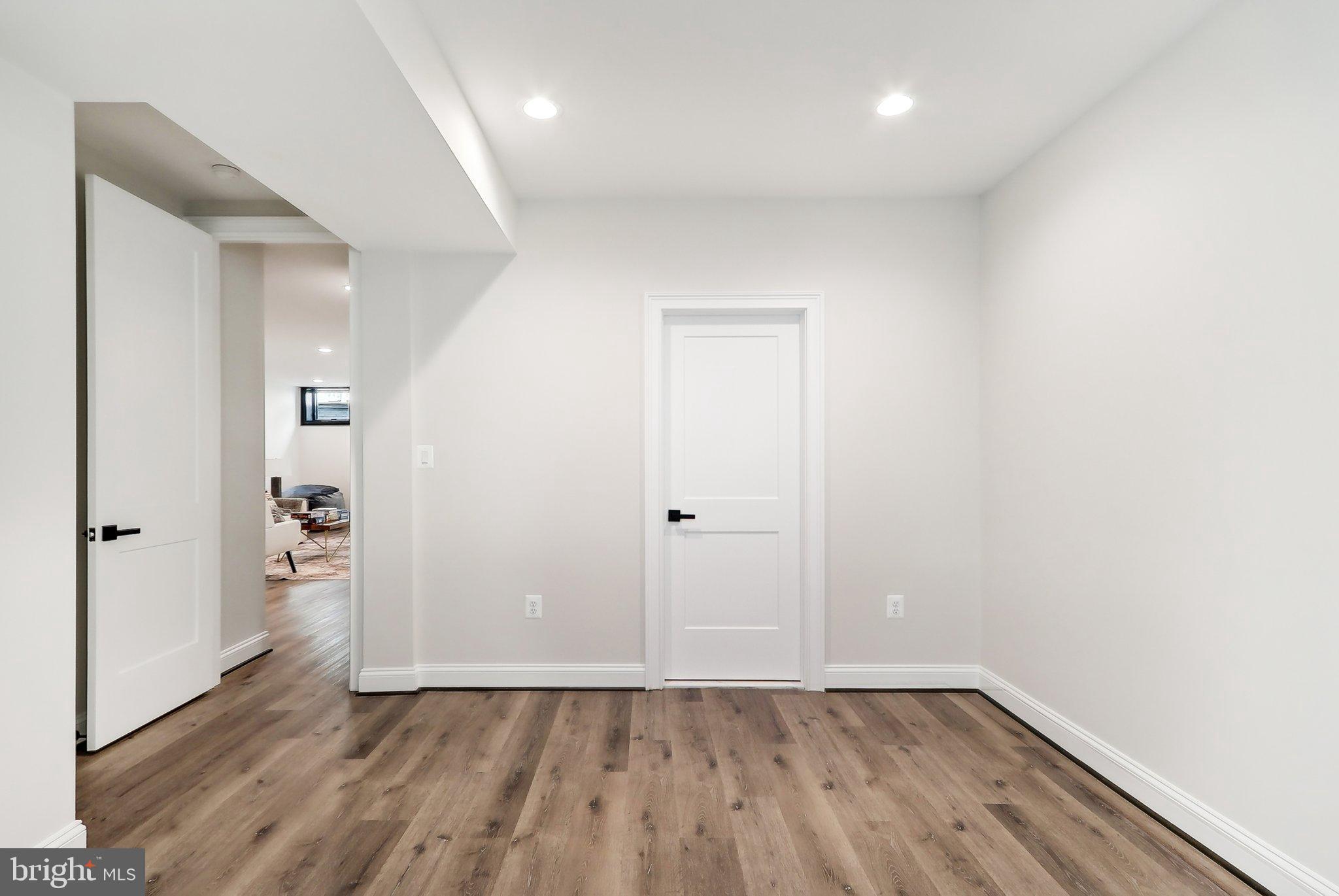 VIENNA WOODS - Residential