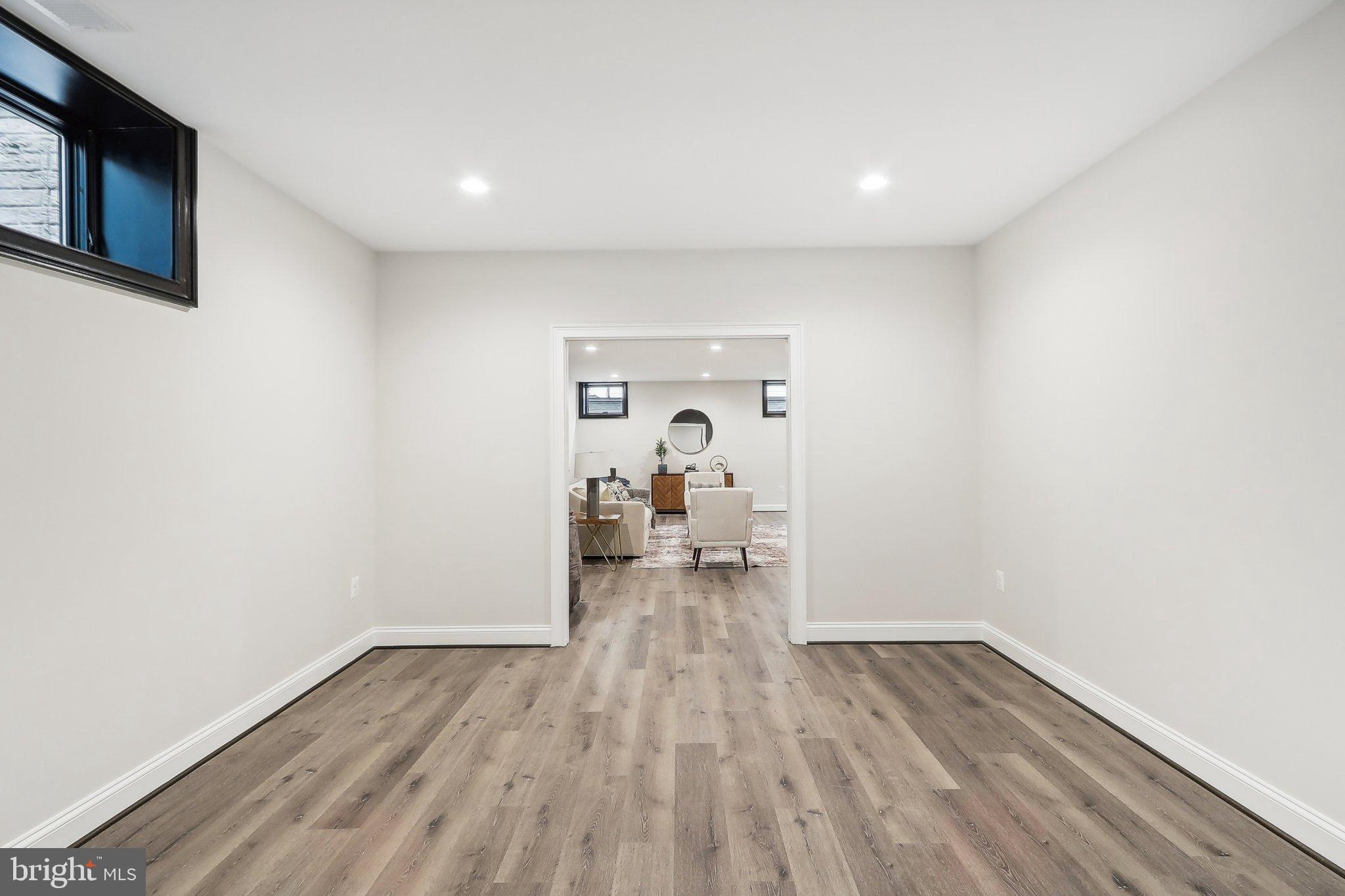 VIENNA WOODS - Residential