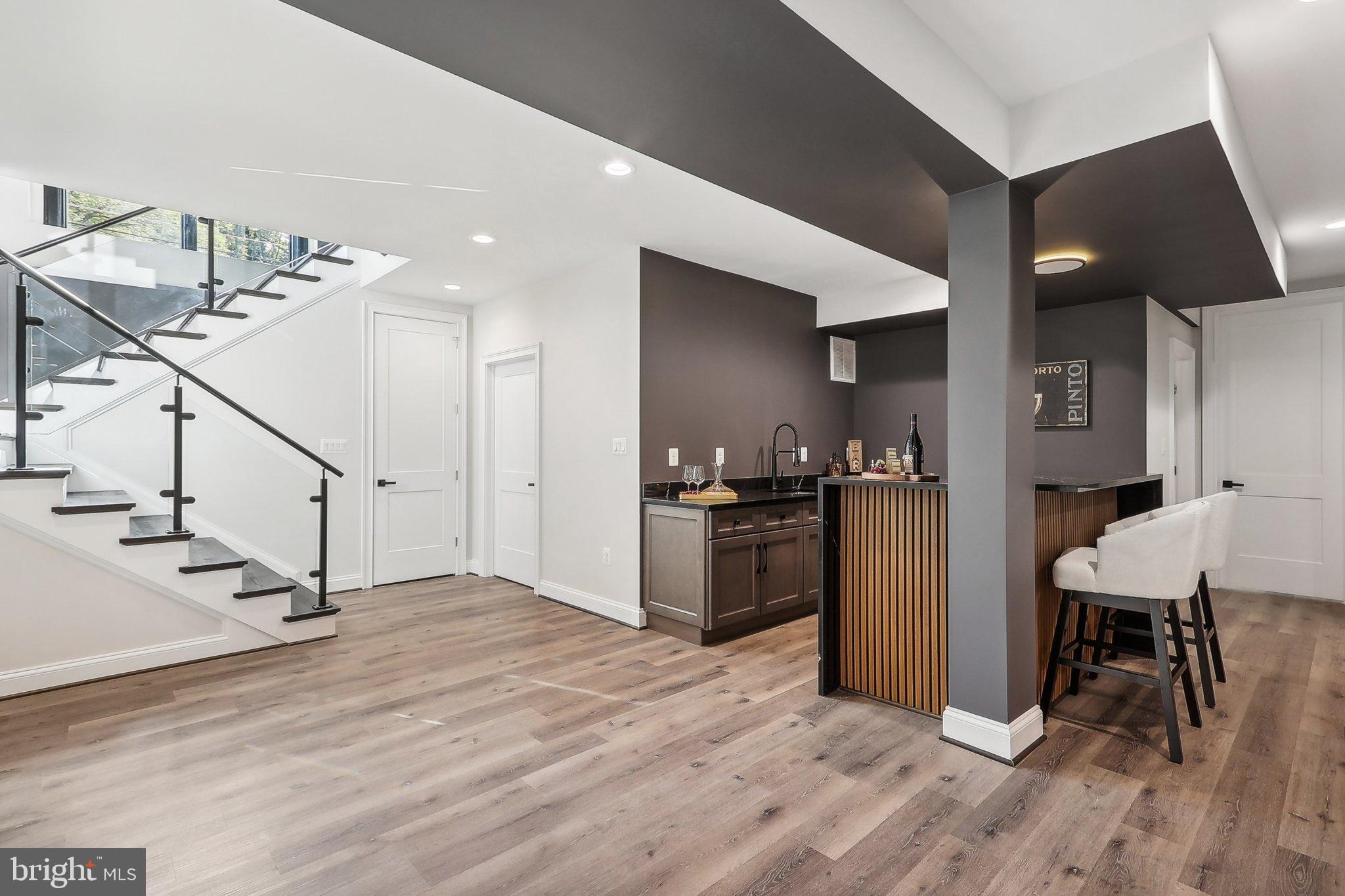 VIENNA WOODS - Residential