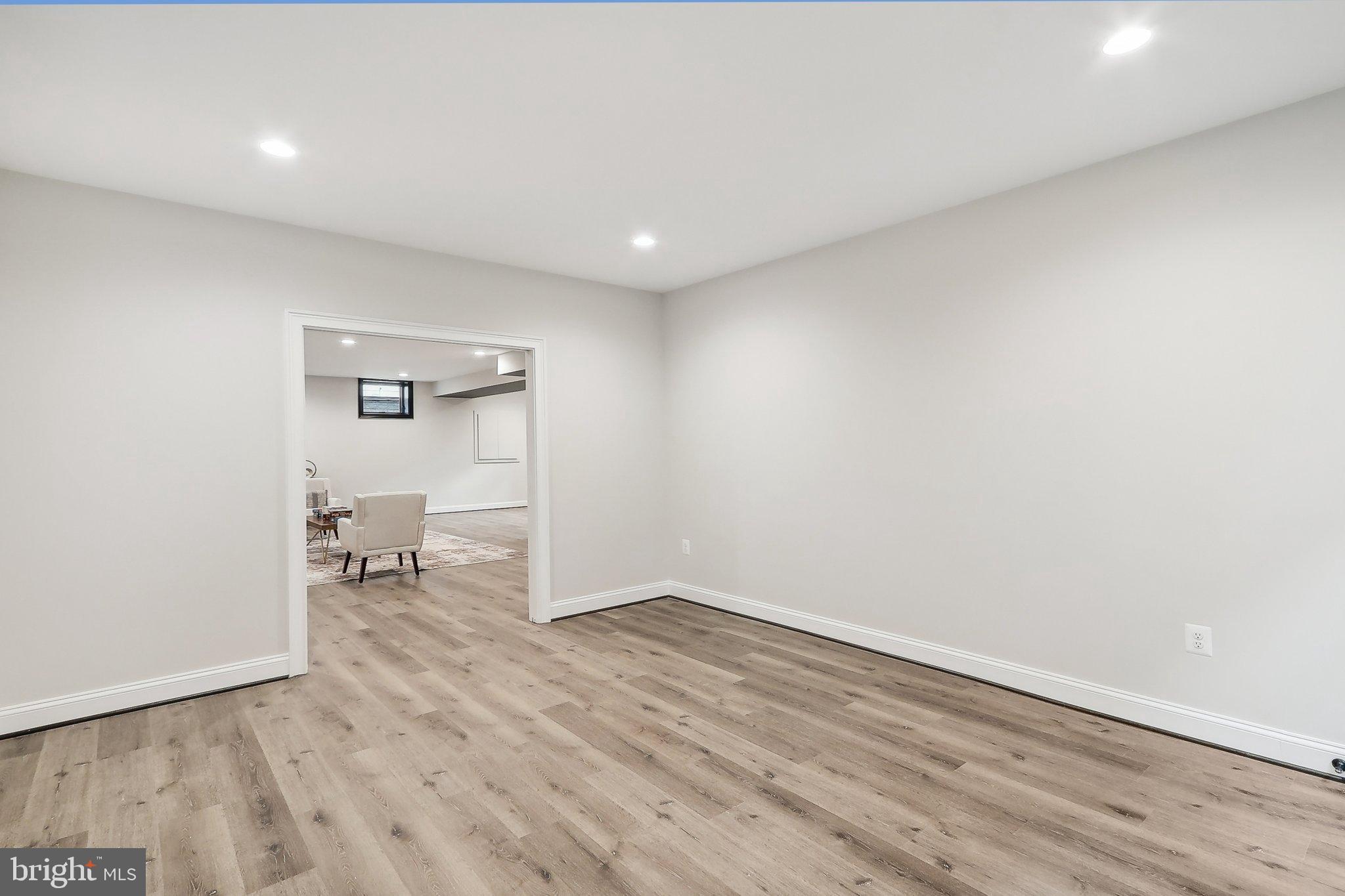 VIENNA WOODS - Residential