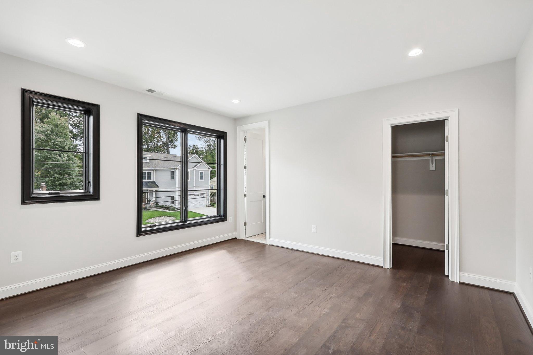 VIENNA WOODS - Residential