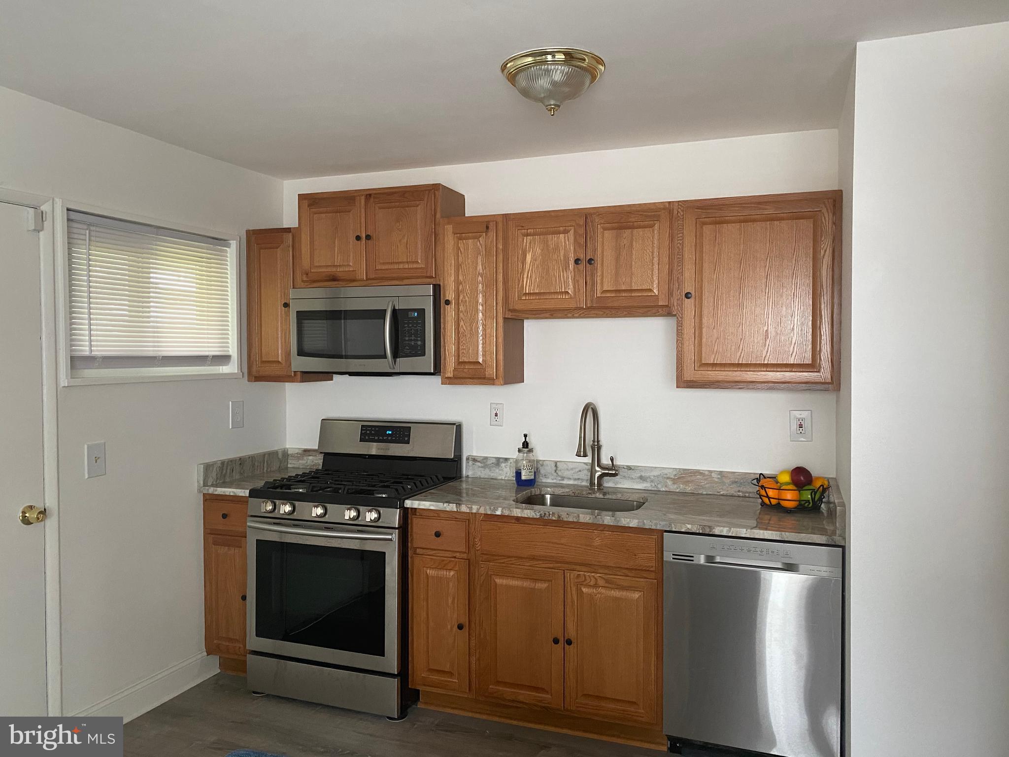 SOUTH LAWN - Residential Lease