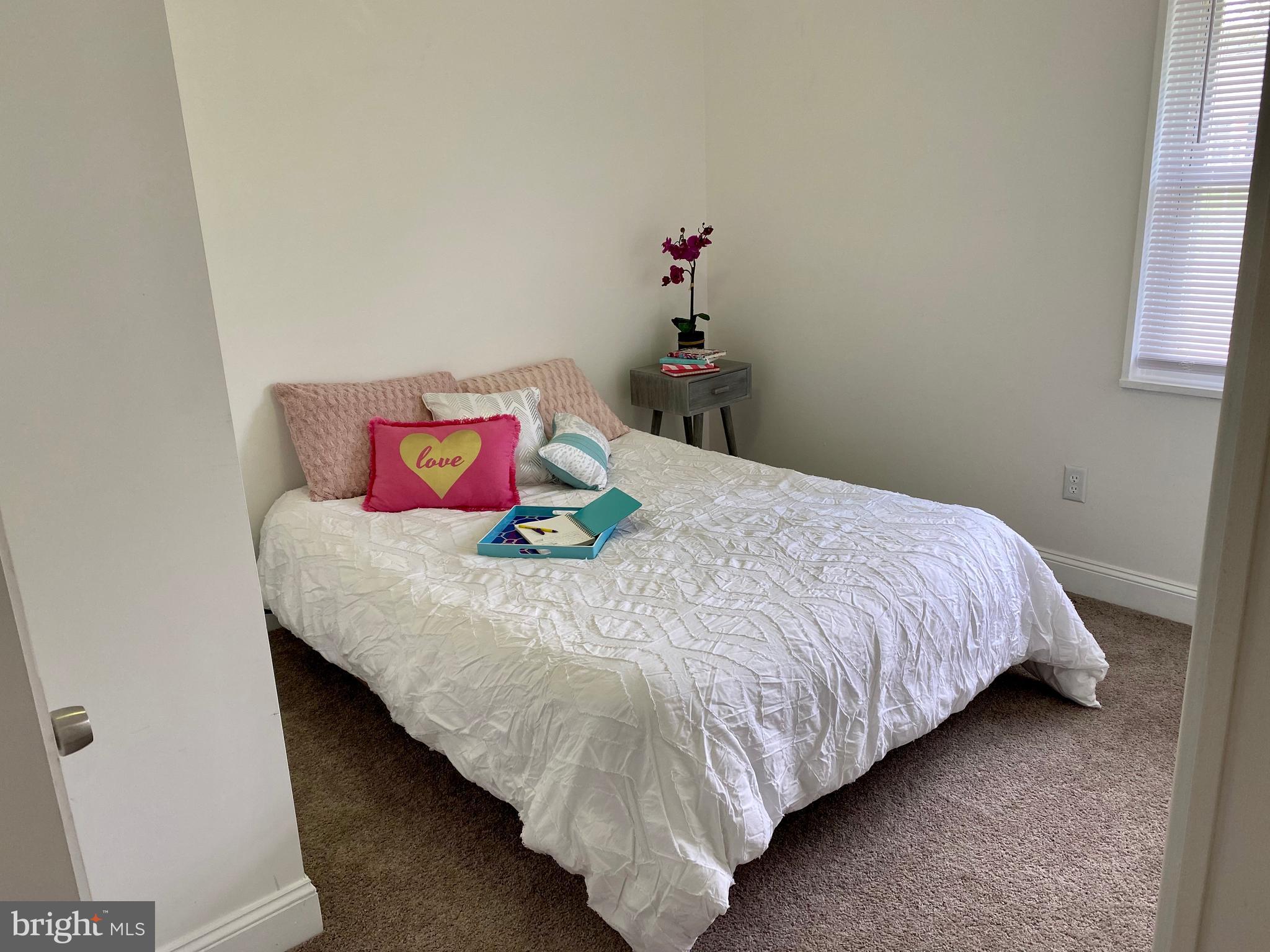 SOUTH LAWN - Residential Lease