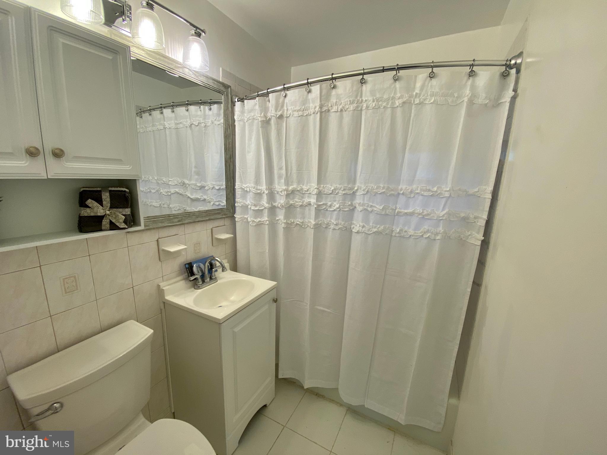 SOUTH LAWN - Residential Lease