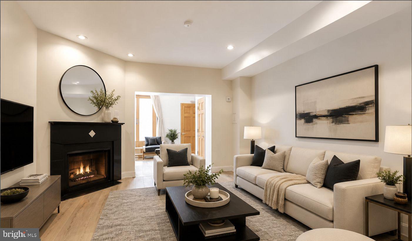 QUEEN VILLAGE - Residential