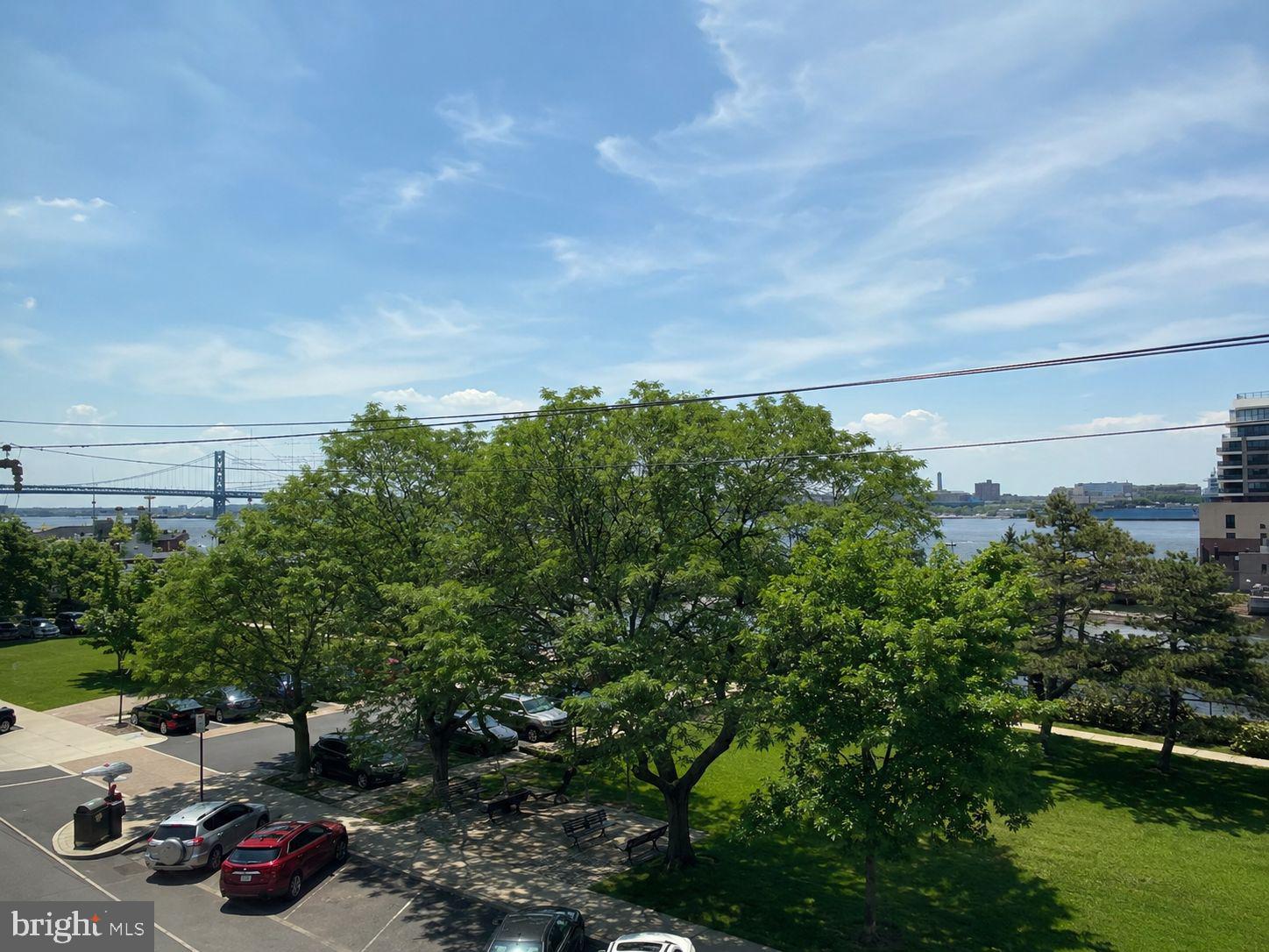 QUEEN VILLAGE - Residential