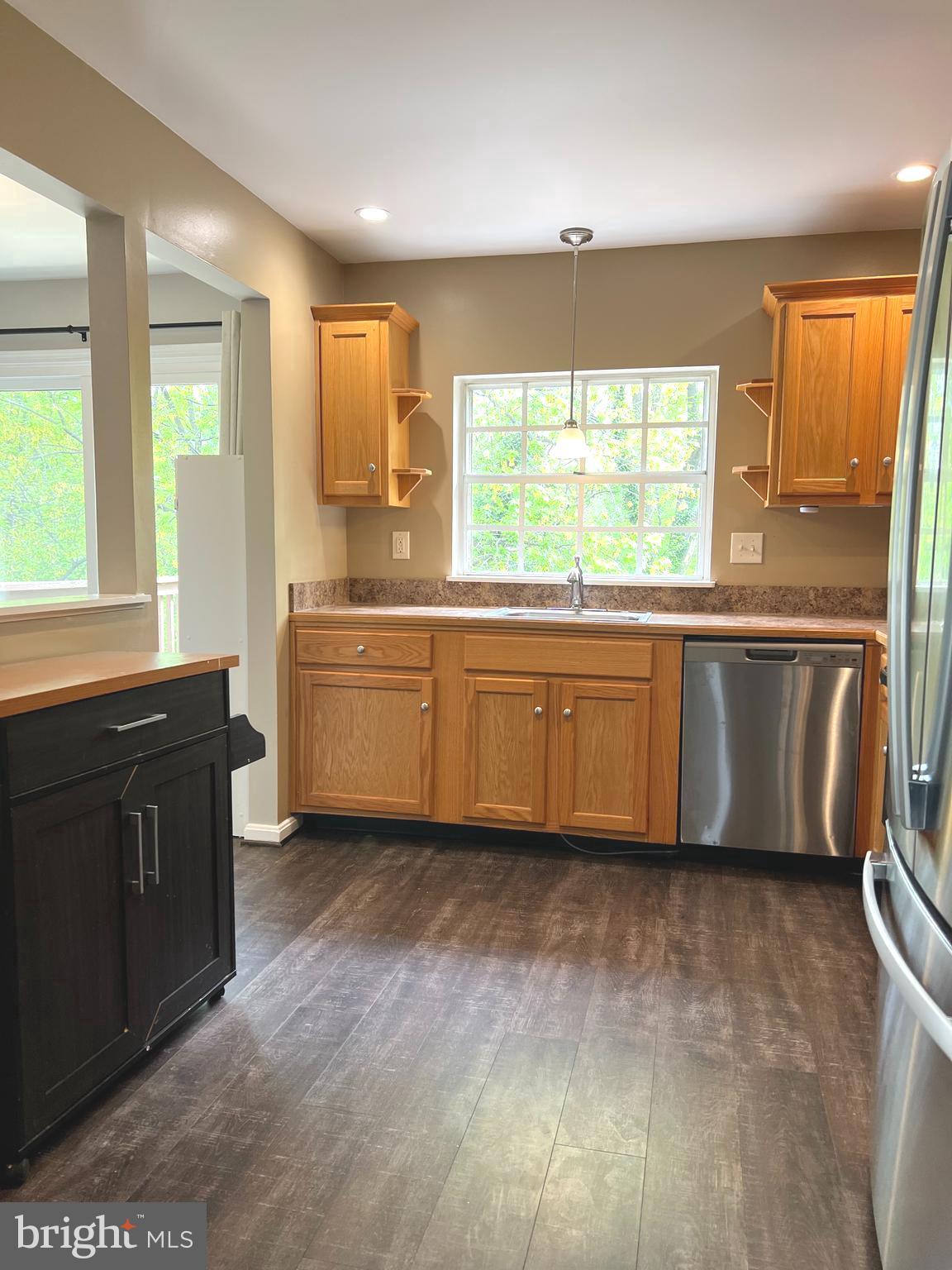 CARROLL PARK MANOR - Residential Lease