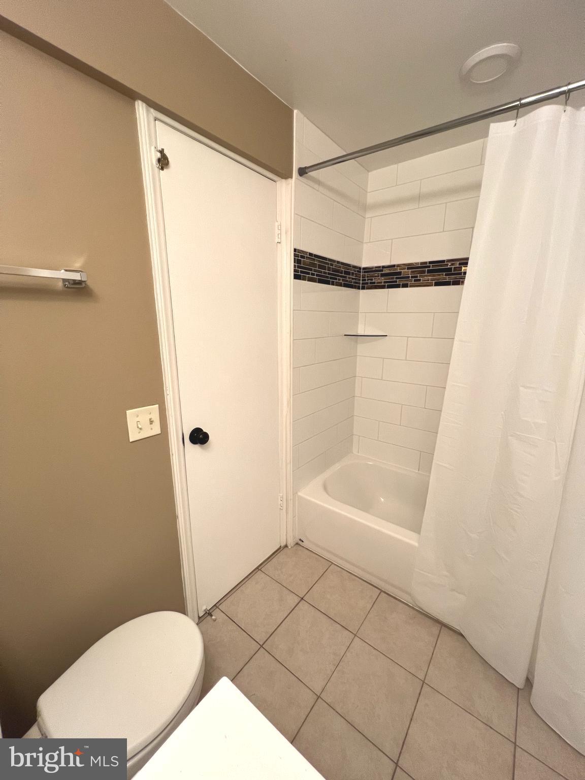 CARROLL PARK MANOR - Residential Lease