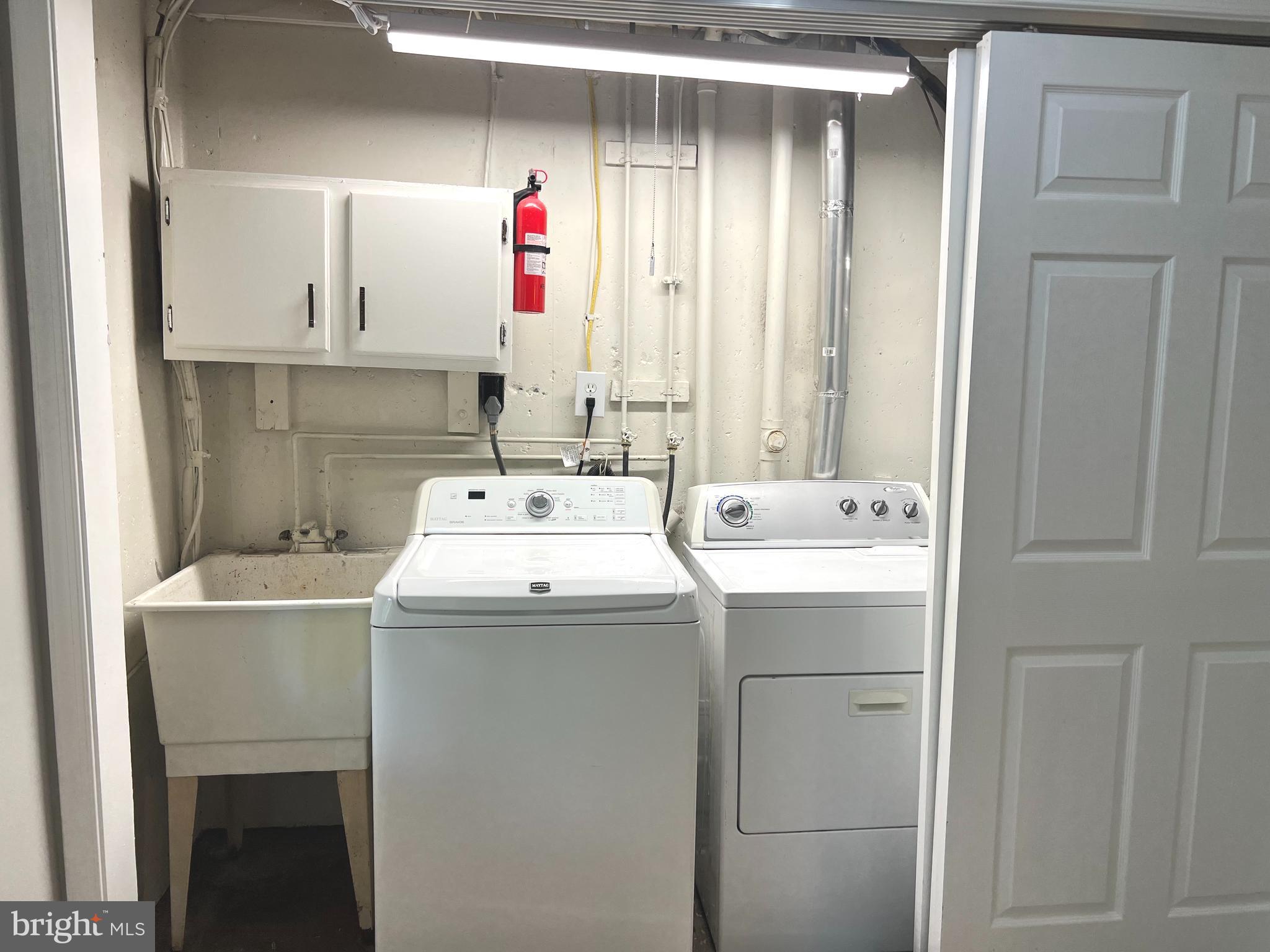 CARROLL PARK MANOR - Residential Lease