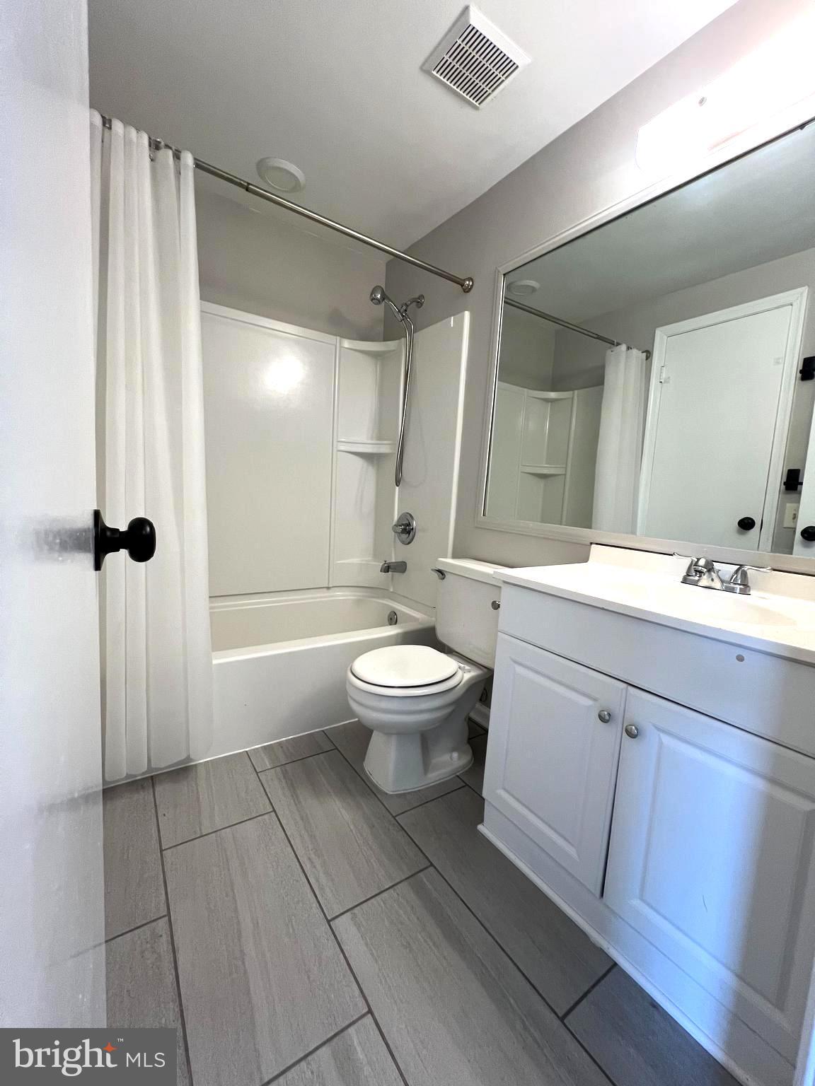 CARROLL PARK MANOR - Residential Lease