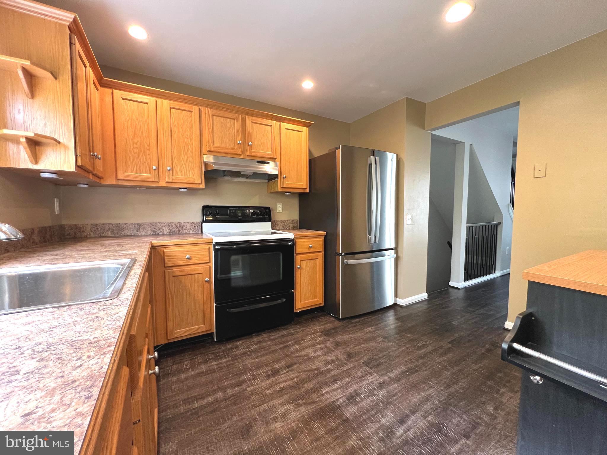 CARROLL PARK MANOR - Residential Lease