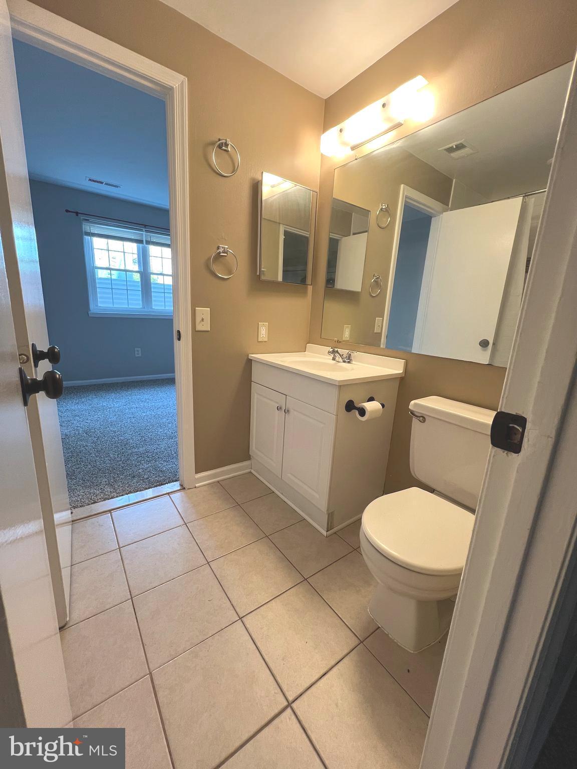 CARROLL PARK MANOR - Residential Lease