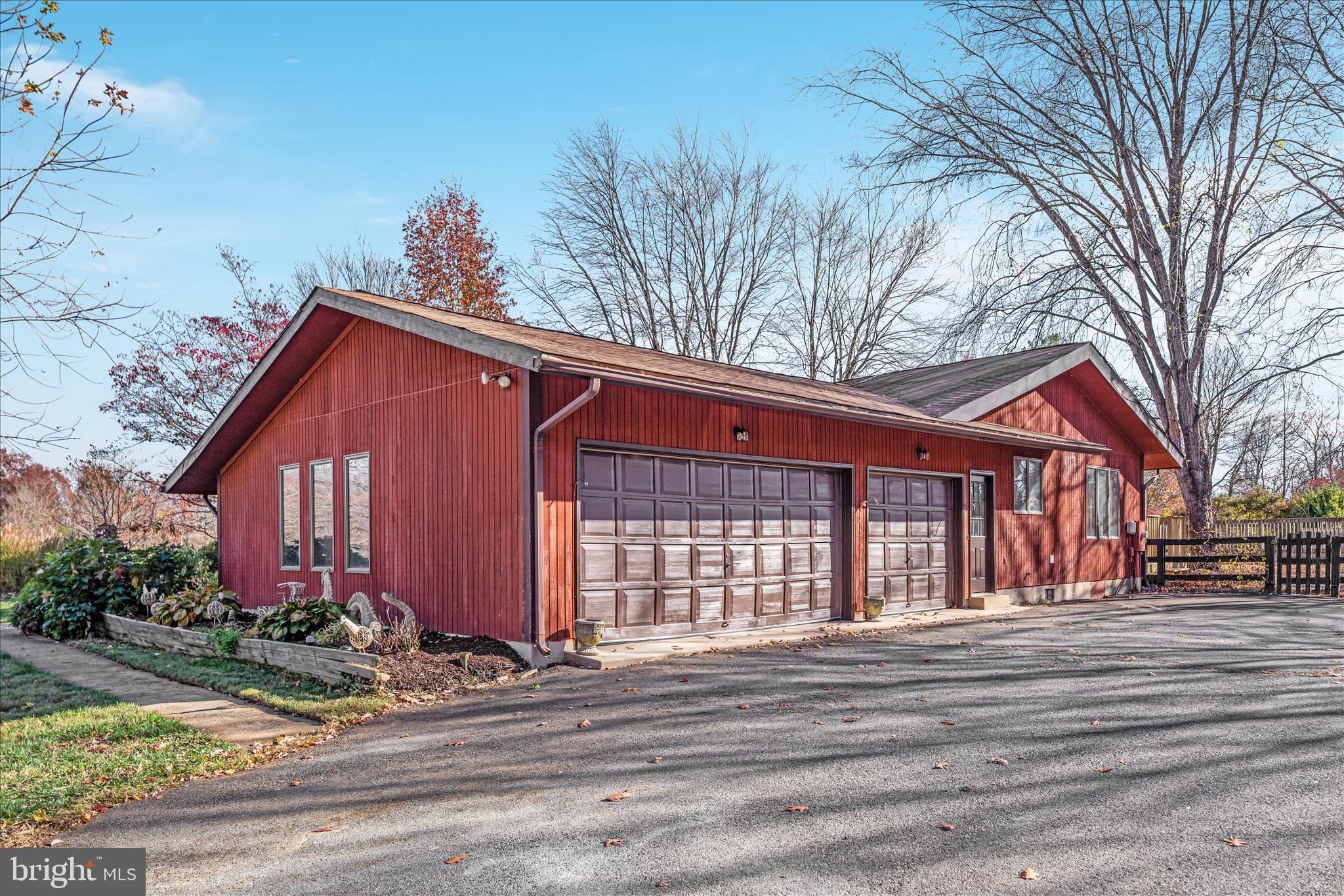 POMPS FARM ESTATES - Residential