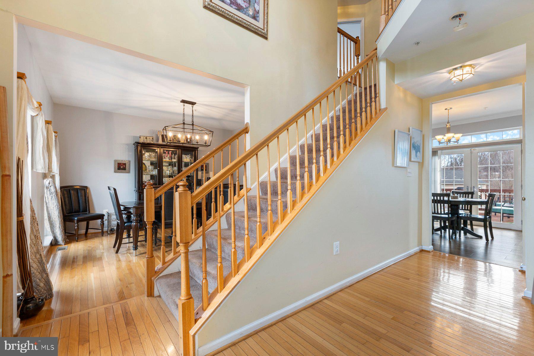 8915 DELLA LANE