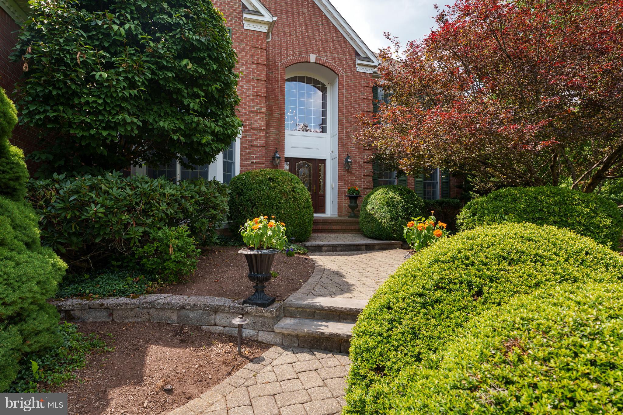 7 SILVER MAPLE COURT