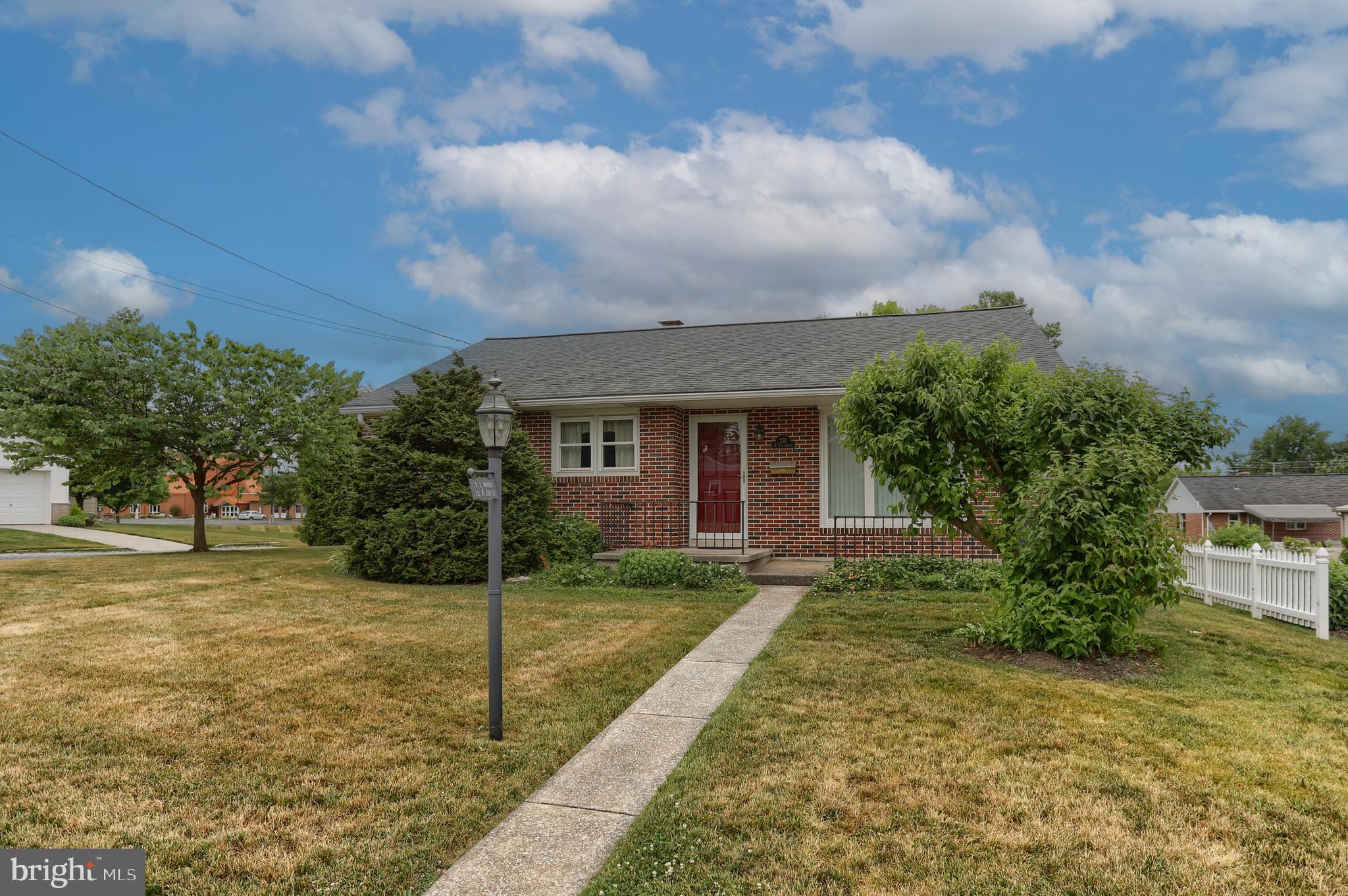 231 W ELM STREET