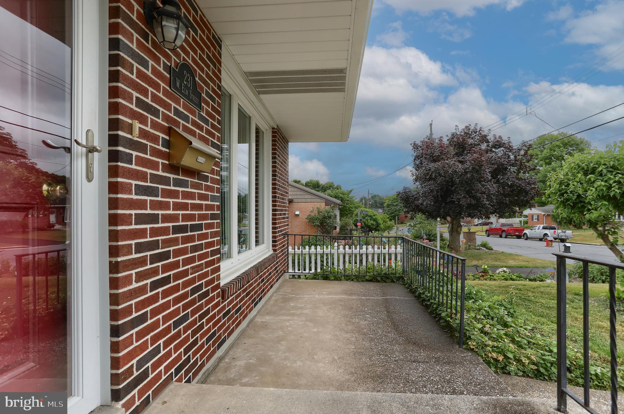231 W ELM STREET