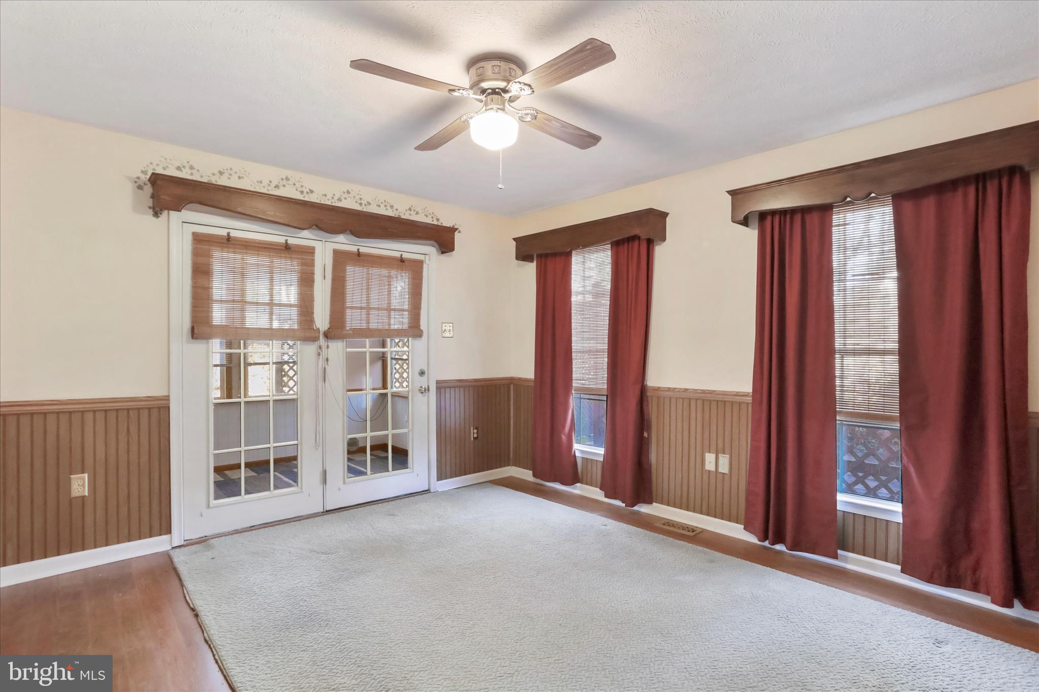 LAUREL RIDGE - Residential