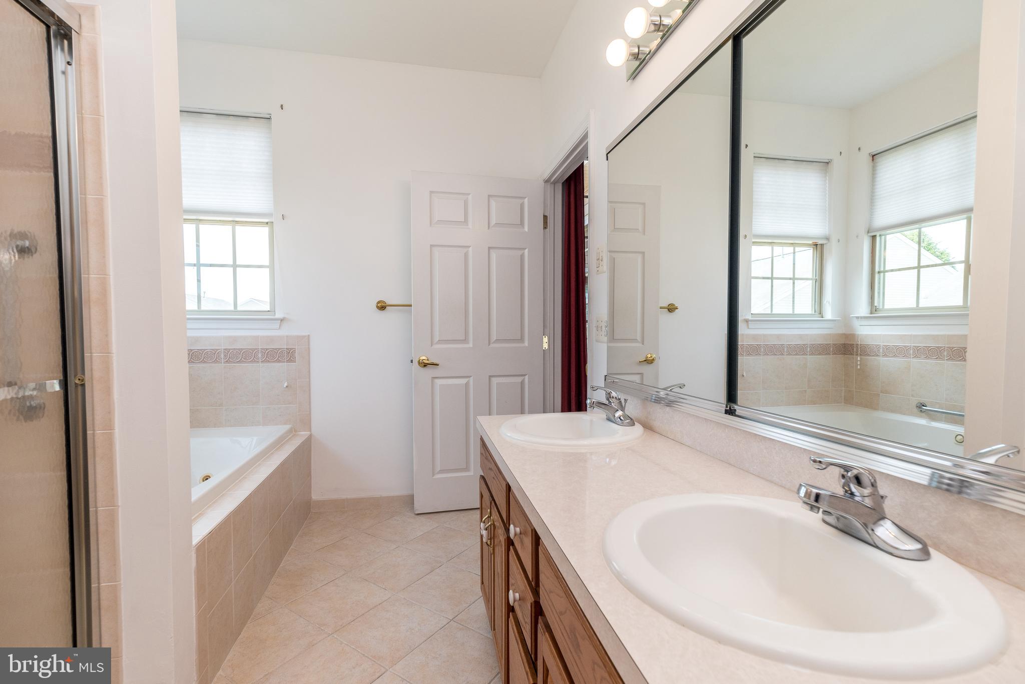 HERITAGE CR ESTS - Residential