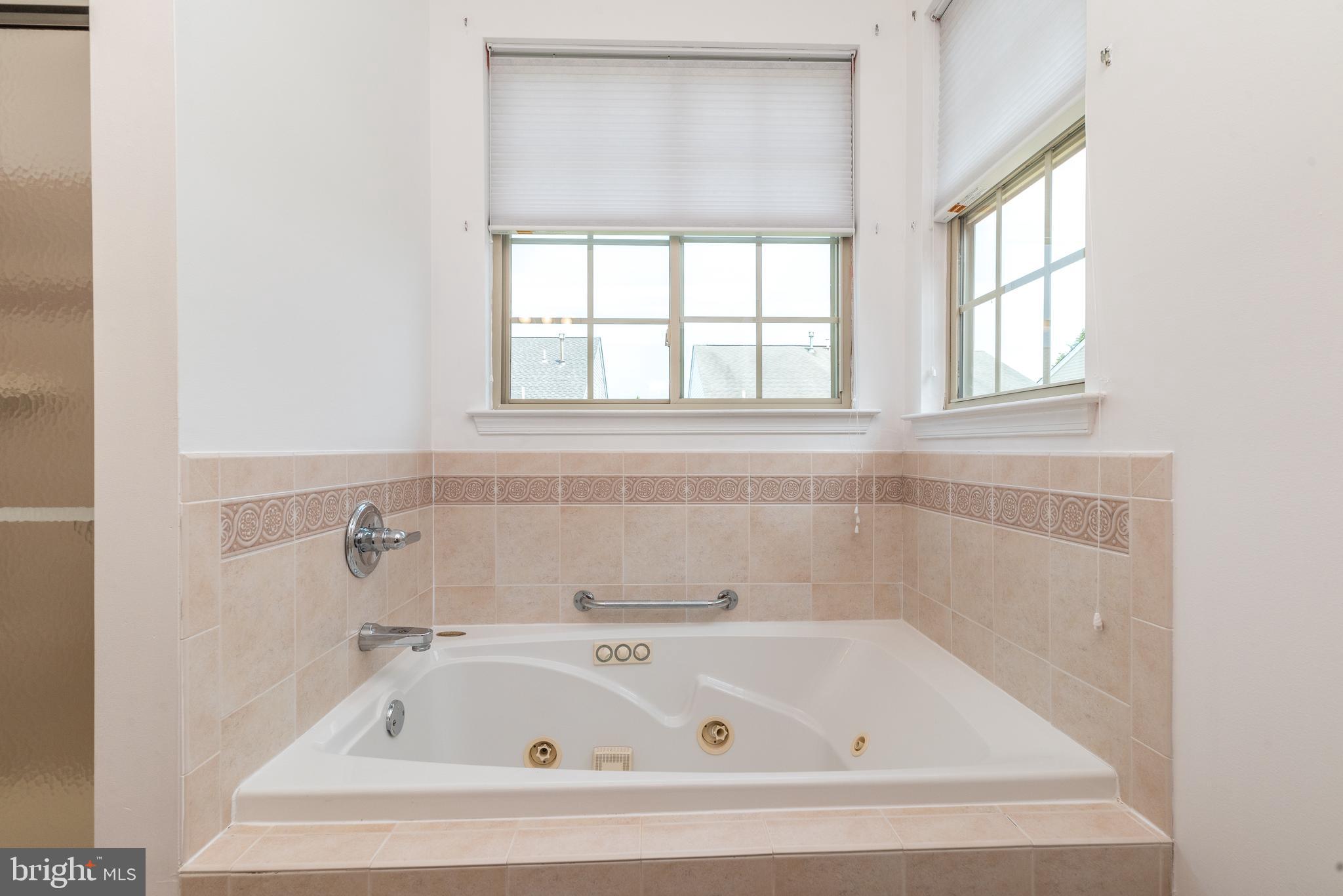 HERITAGE CR ESTS - Residential