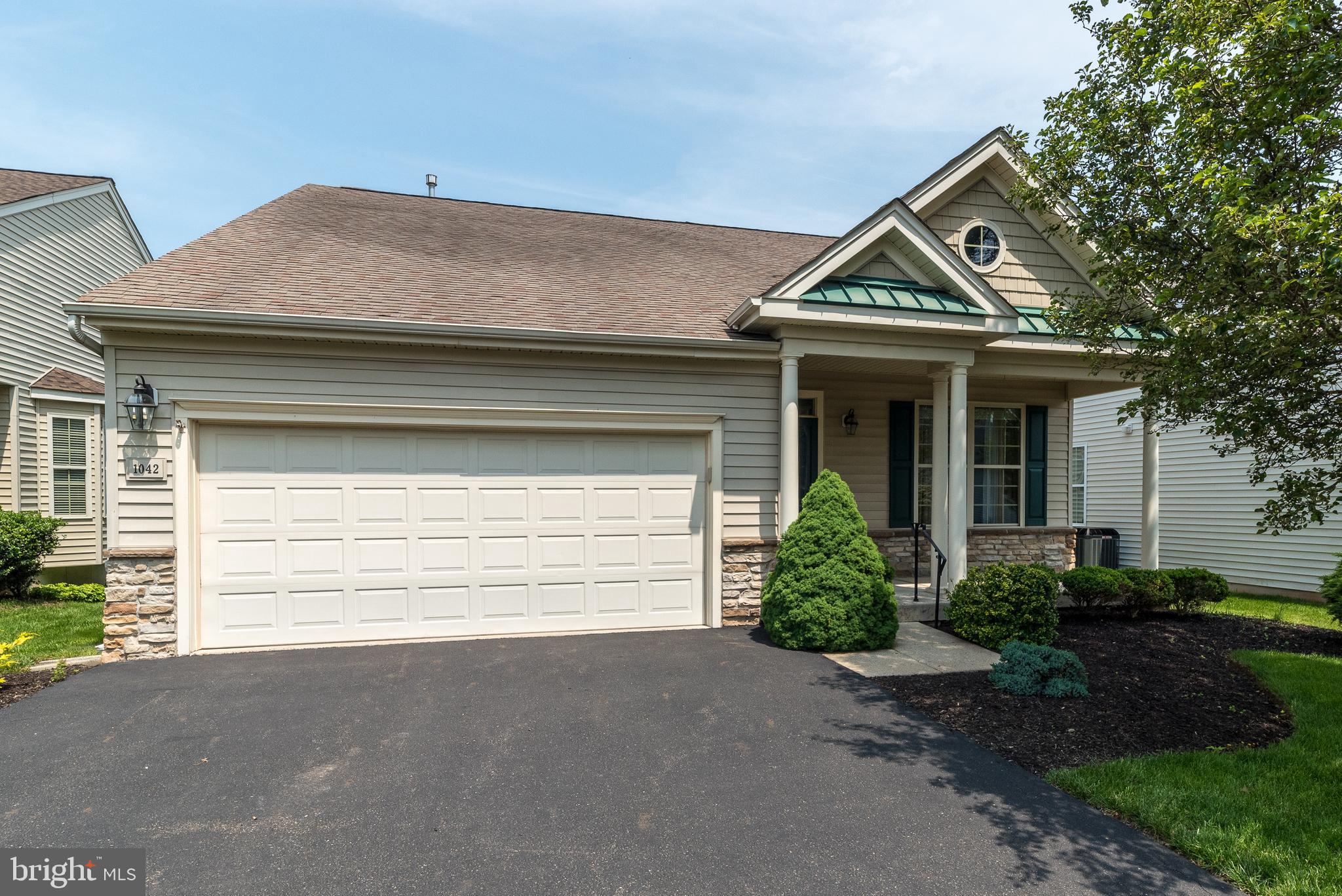 1042 CONWAY COURT