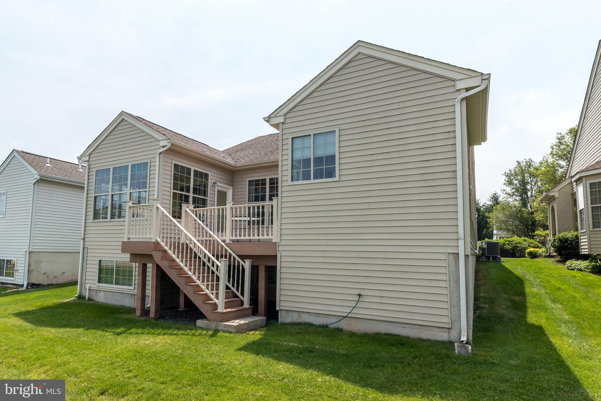 1042 CONWAY COURT