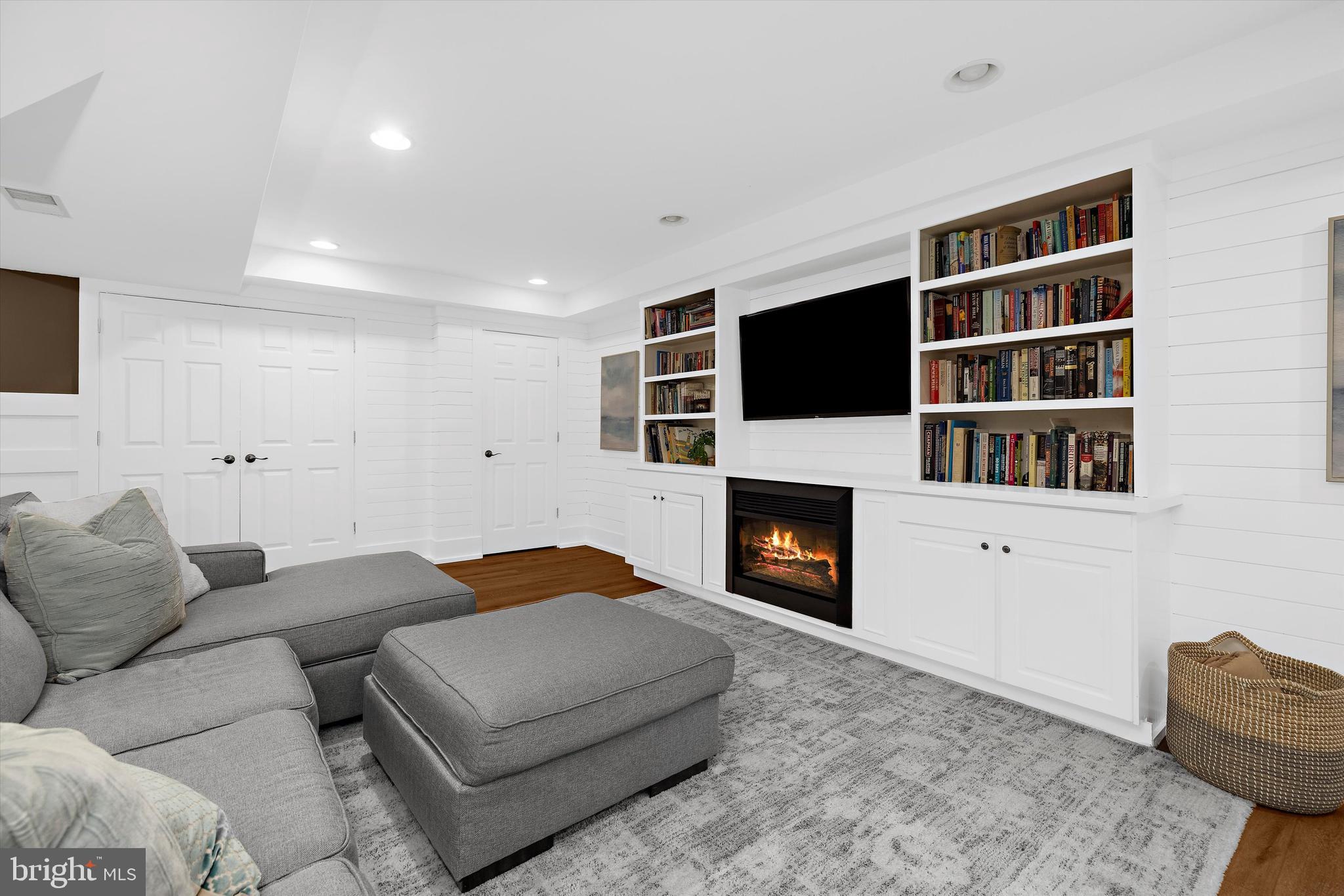 HARBOR HILLS - Residential