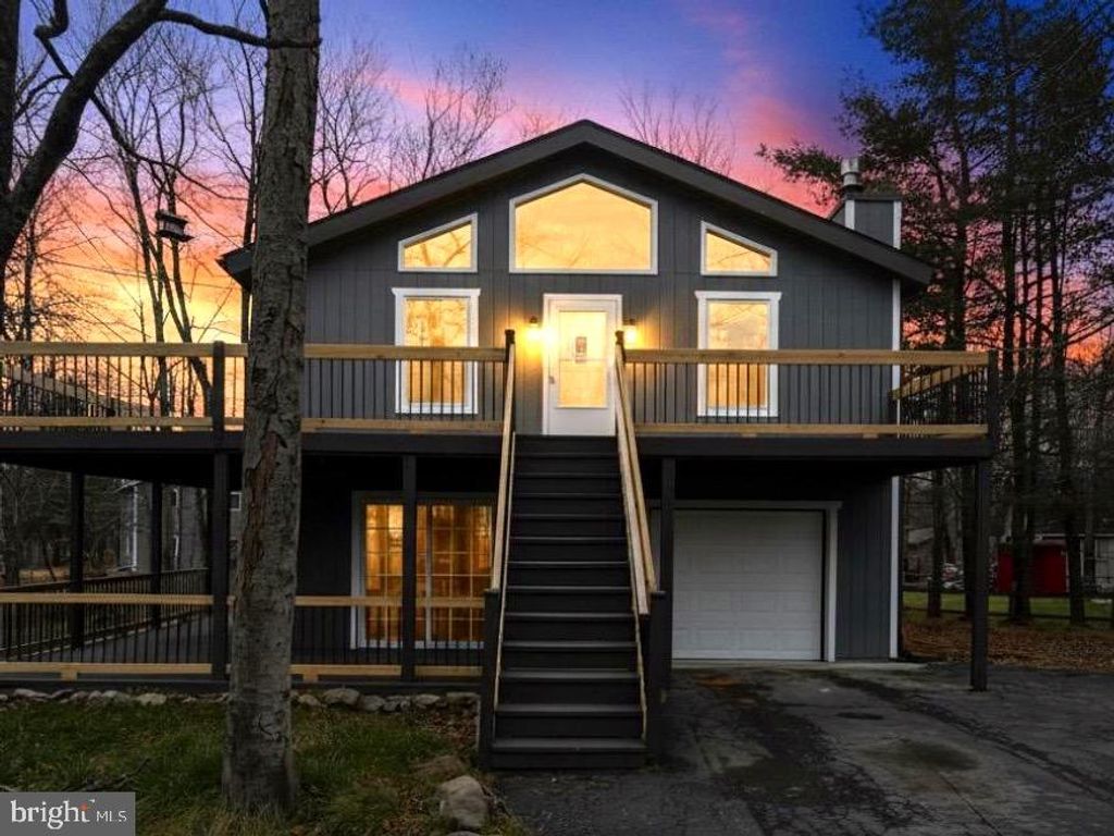 Photo of 5646 Pembrook Drive, TOBYHANNA, PA 18466 (MLS # PAMR2005624)