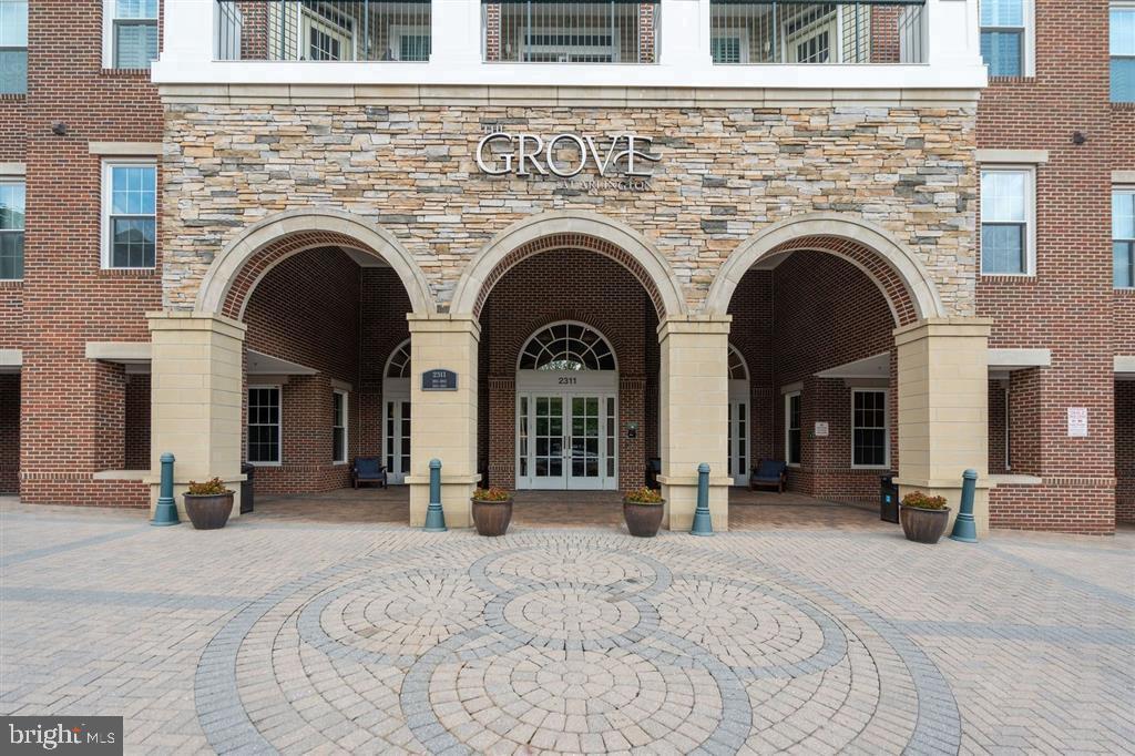 GROVE AT ARLINGTON - Residential Lease