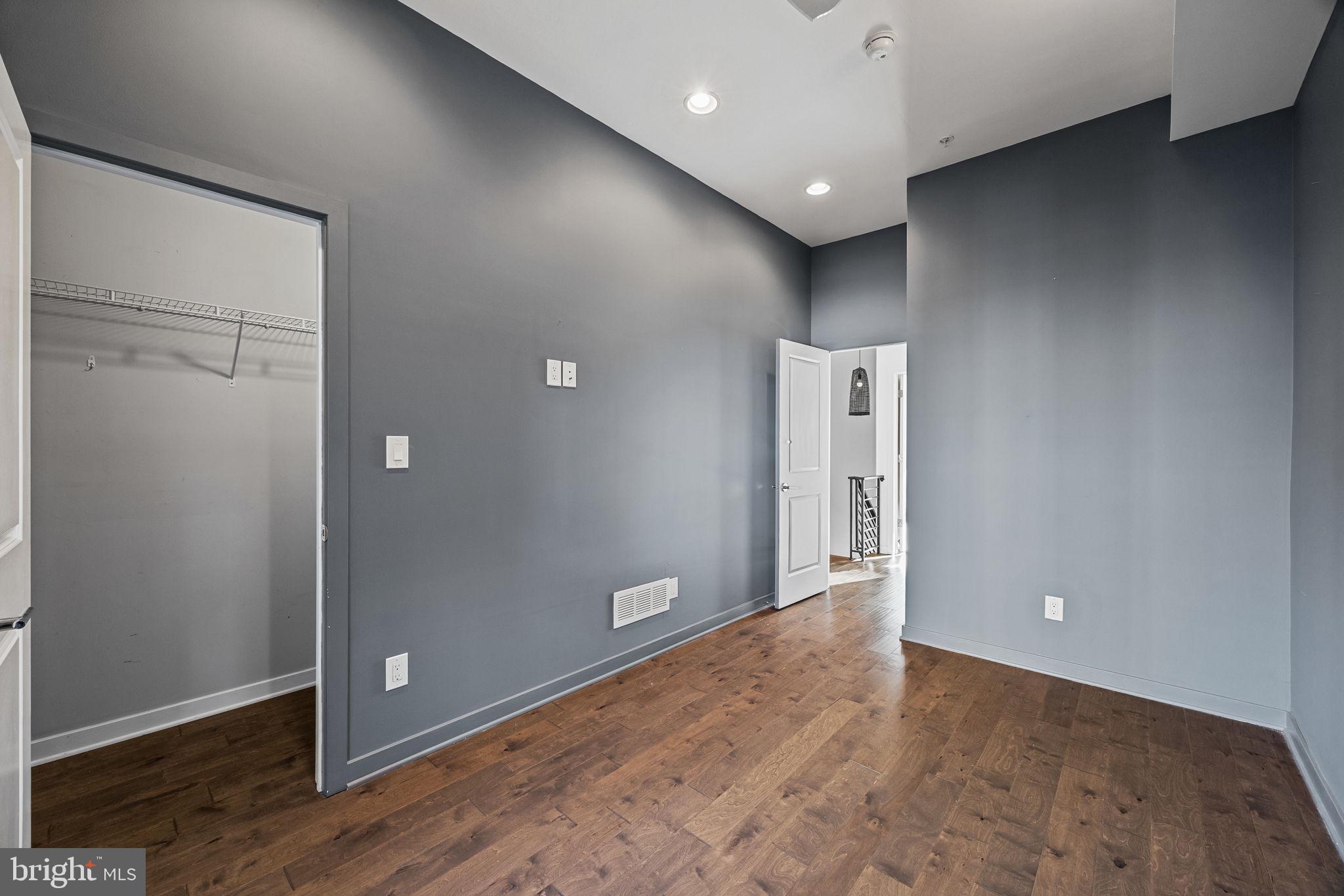 POINT BREEZE - Residential