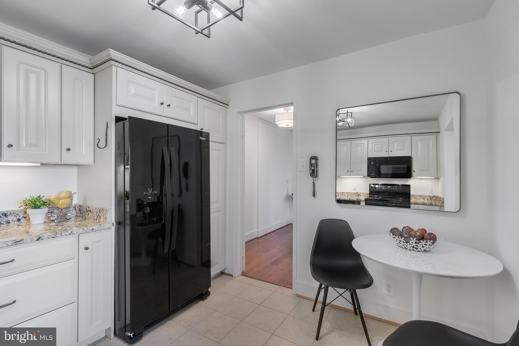 MCLEAN HOUSE - Residential