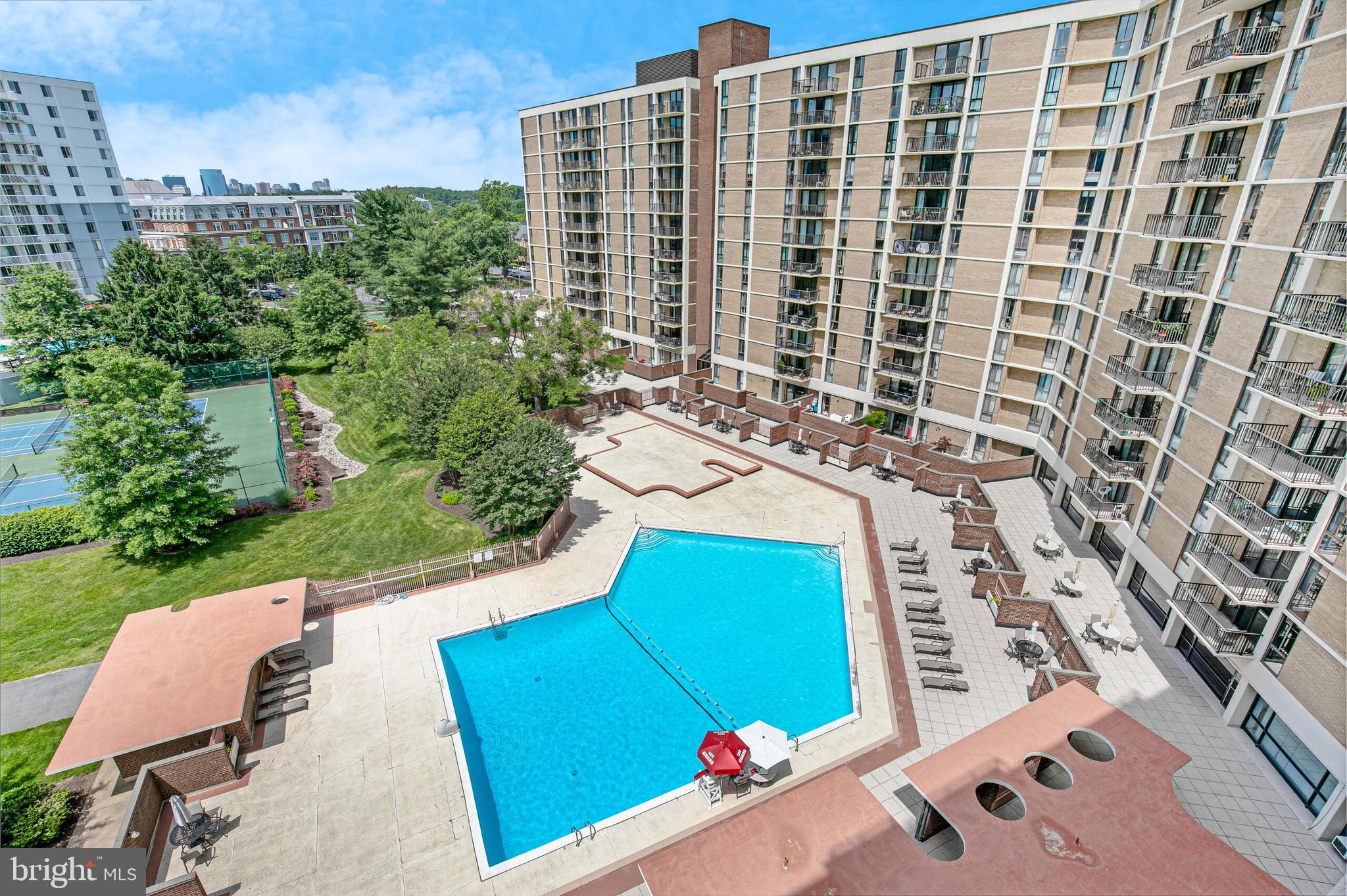 MCLEAN HOUSE - Residential