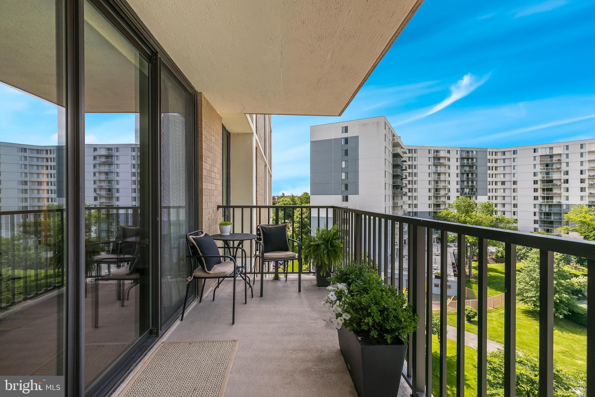 MCLEAN HOUSE - Residential