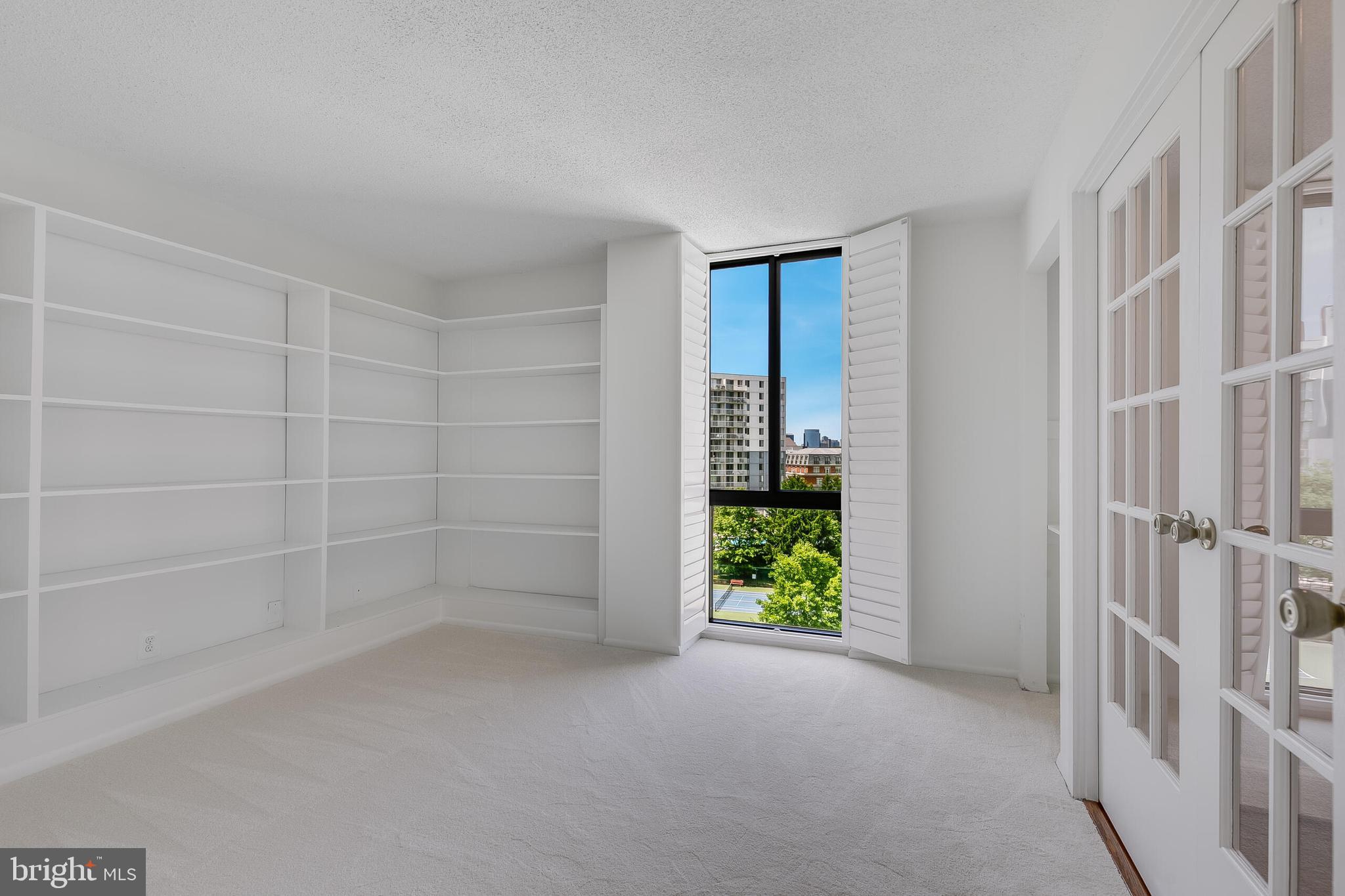 MCLEAN HOUSE - Residential