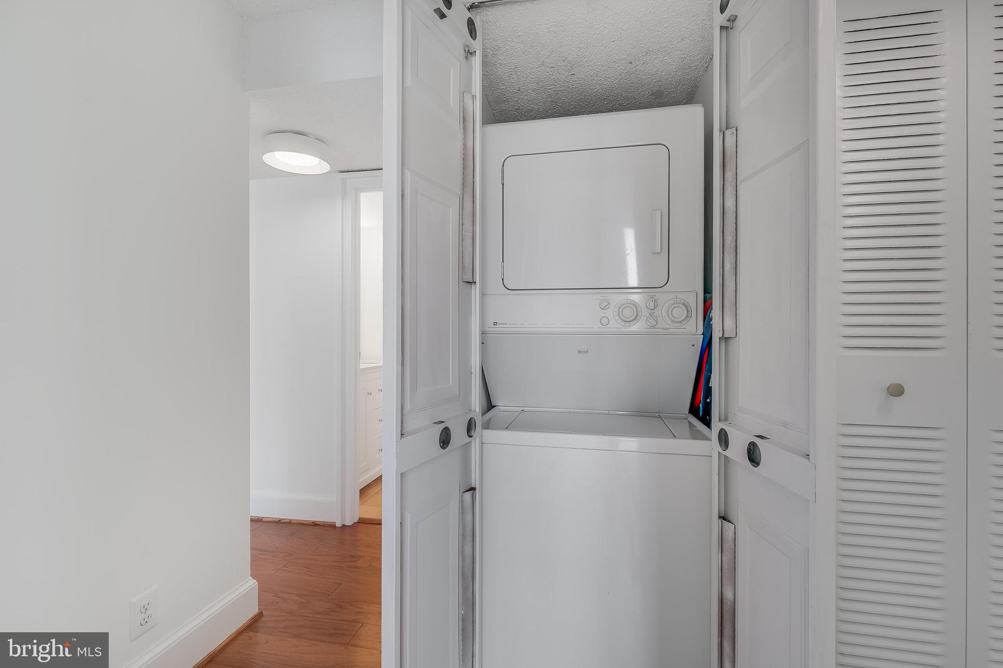 MCLEAN HOUSE - Residential