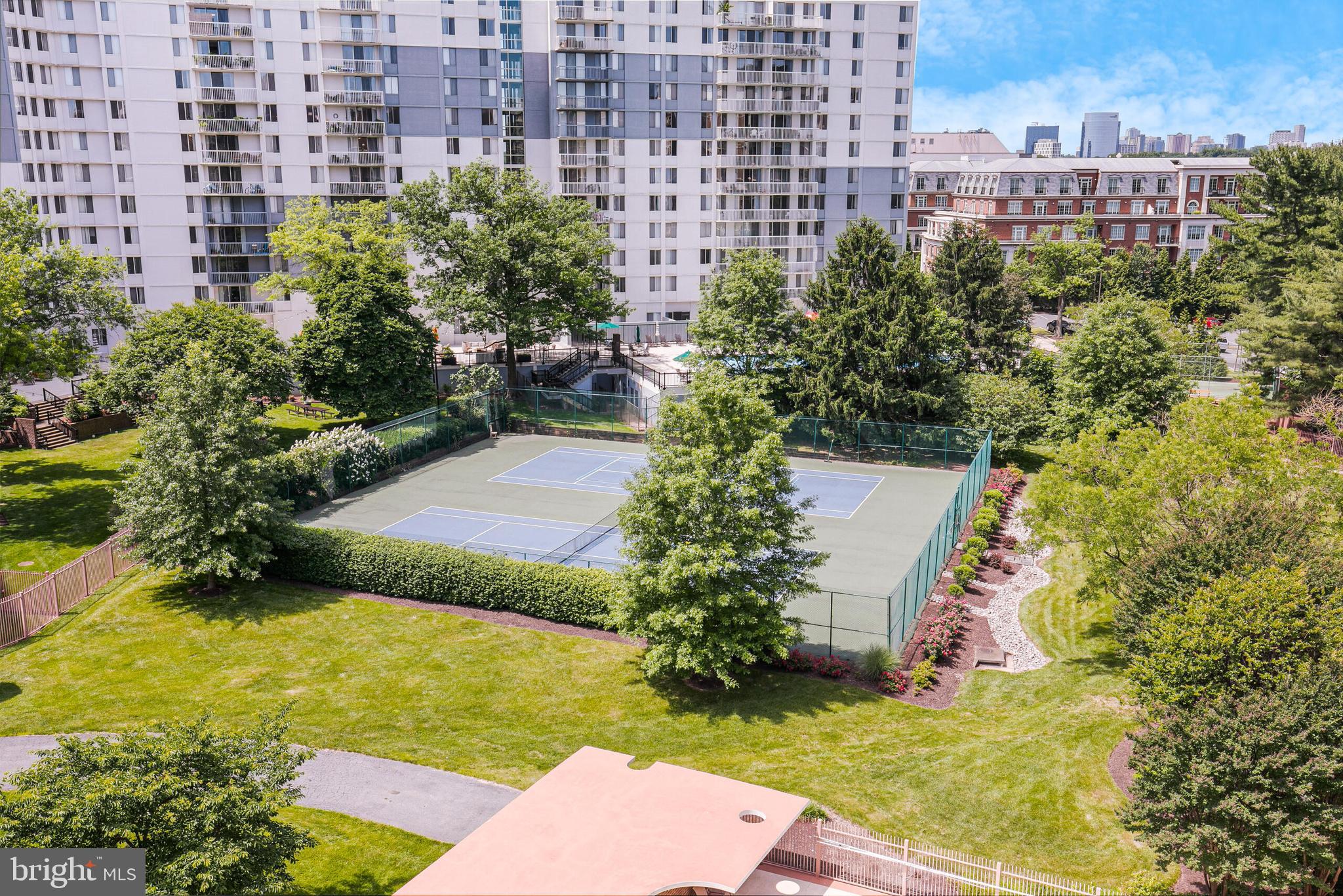 MCLEAN HOUSE - Residential