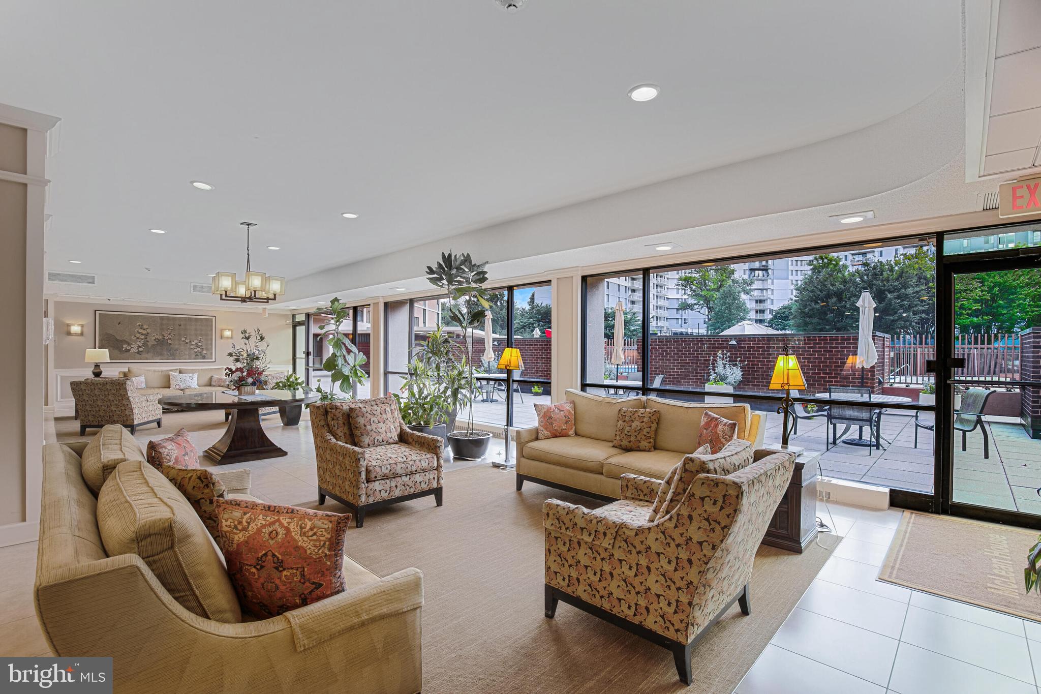 MCLEAN HOUSE - Residential