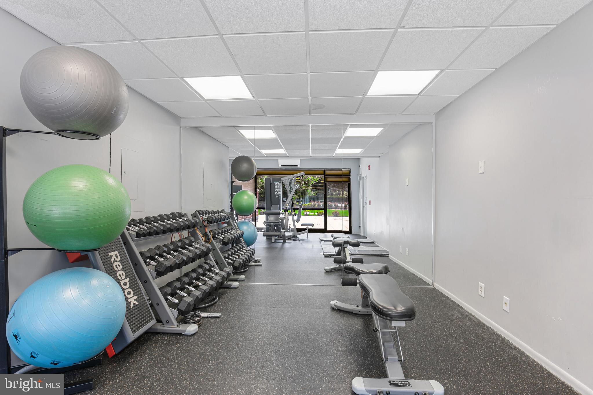 MCLEAN HOUSE - Residential