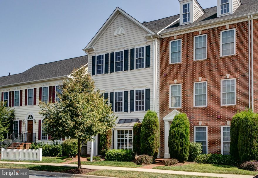 End Unit townhome w/2 car garage. Kitchen Features Granite Counters, hardwood floors, pantry, Island, Upgraded 42" Cherry Cabinets! Master Suite w/Lux Bath, large soaking tub, Sep Shwr & Walk-in closet! Vaulted Ceilings in BRs. Trex Deck! Lots of Windows & natural light! Entry level Office/4th Bedroom. New HVAC! Very close to 270 & Rt. 355. Walk to Little Bennett Park!