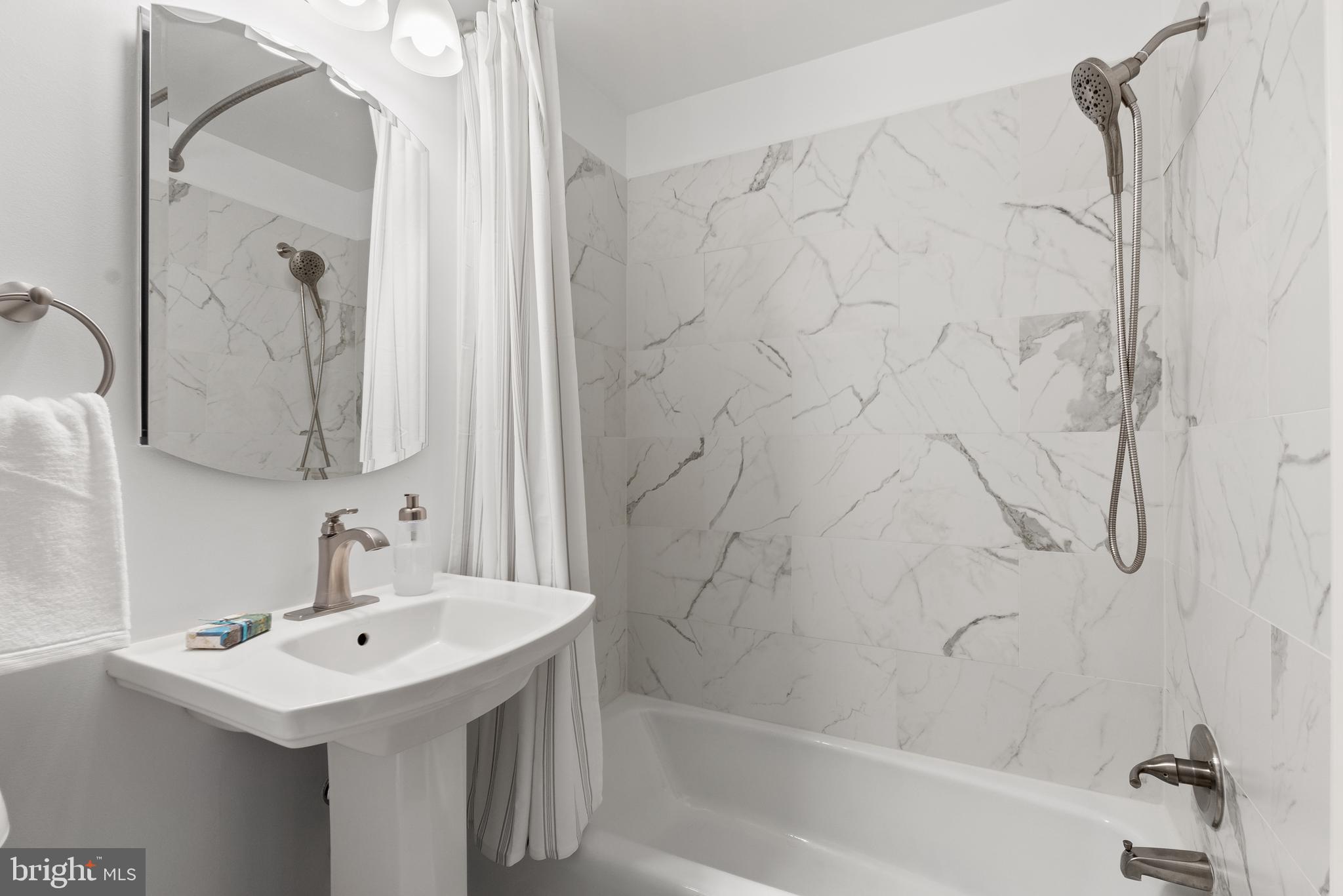 GREENWICH HILL - Residential