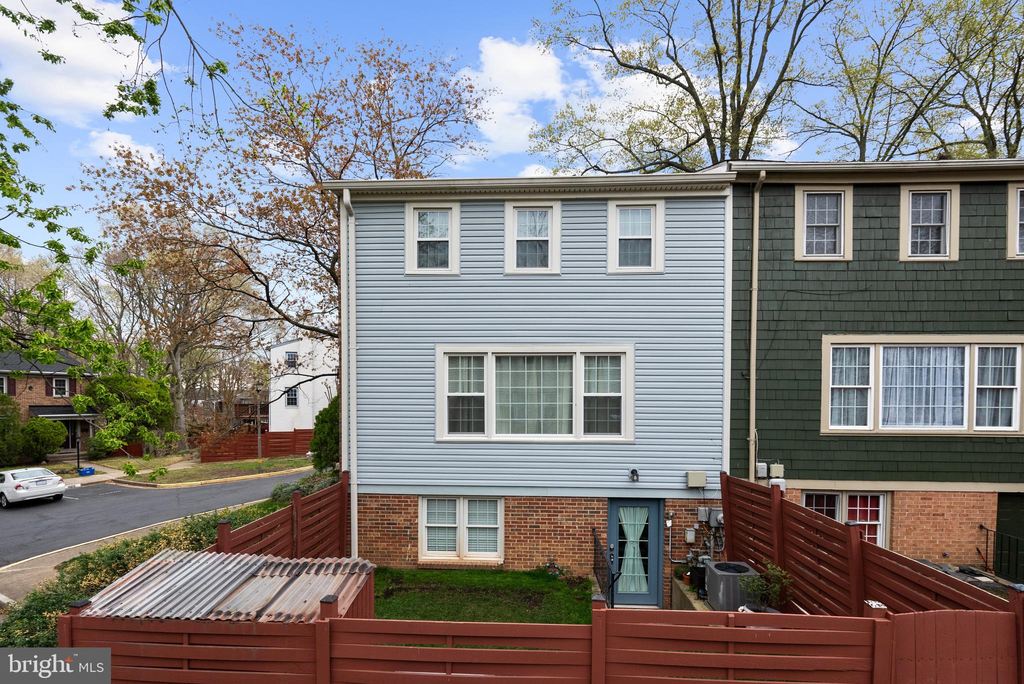 GREENWICH HILL - Residential