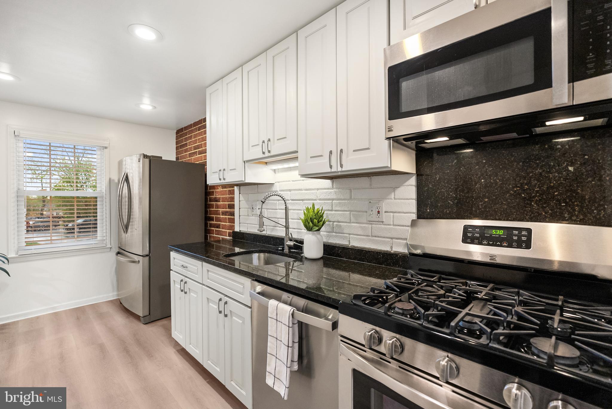 GREENWICH HILL - Residential