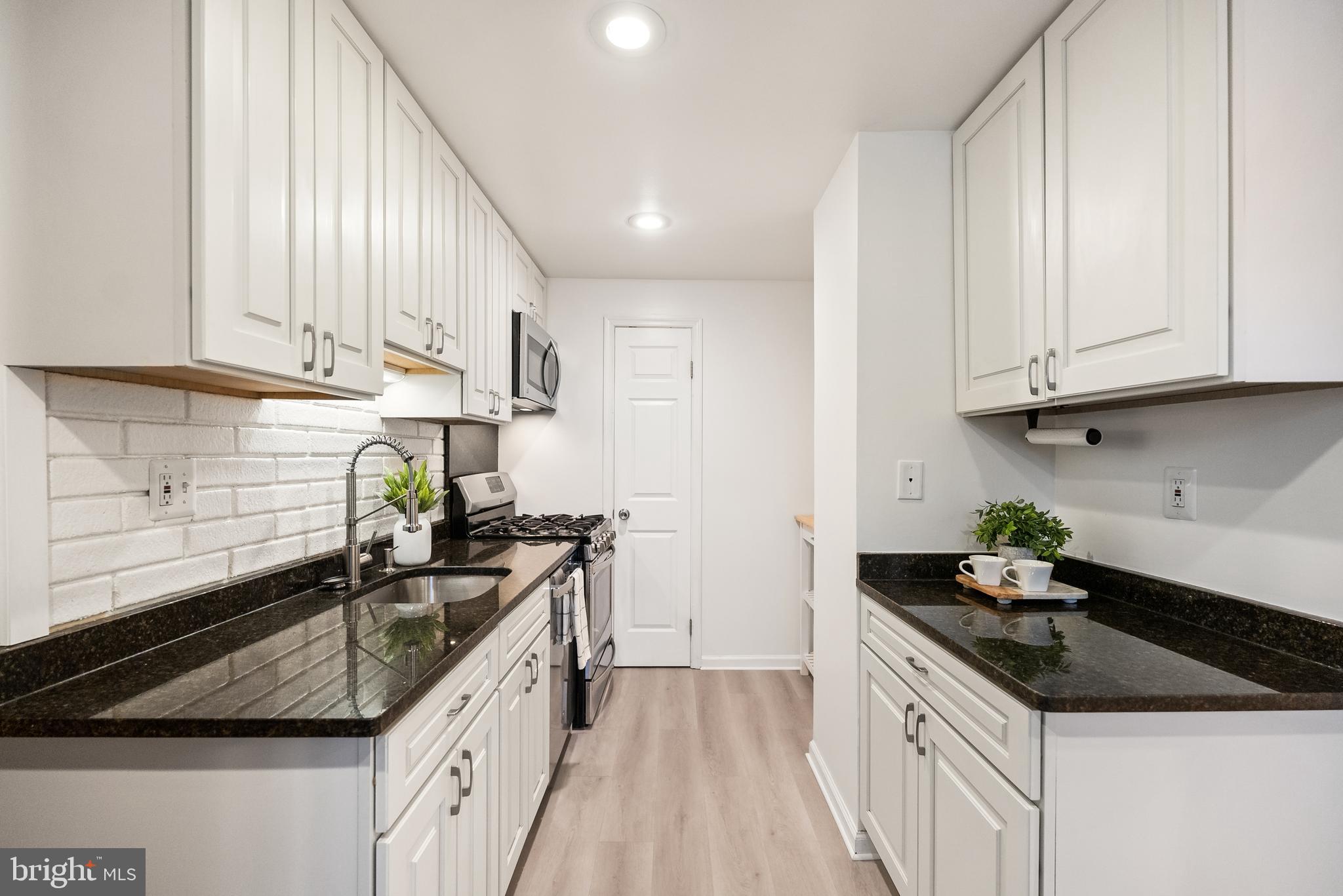 GREENWICH HILL - Residential