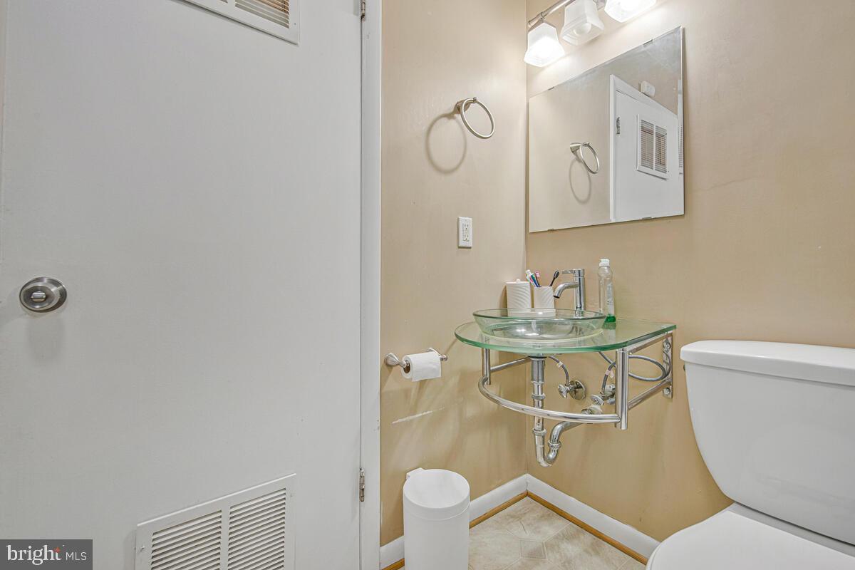 WHISKEY BOTTOM - Residential