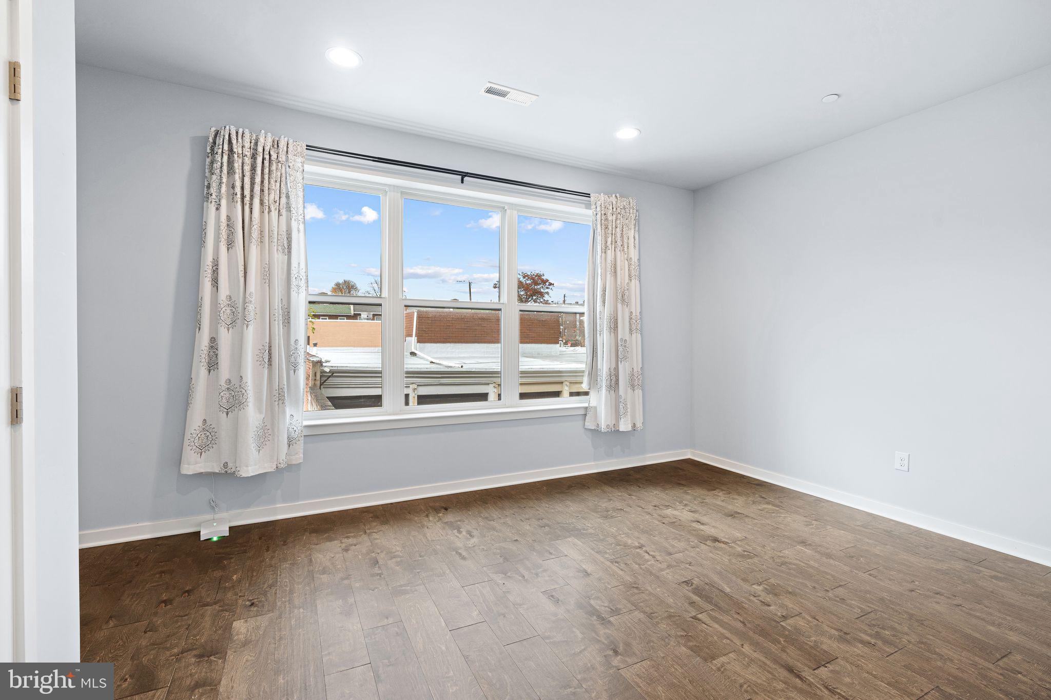 ROXBOROUGH - Residential